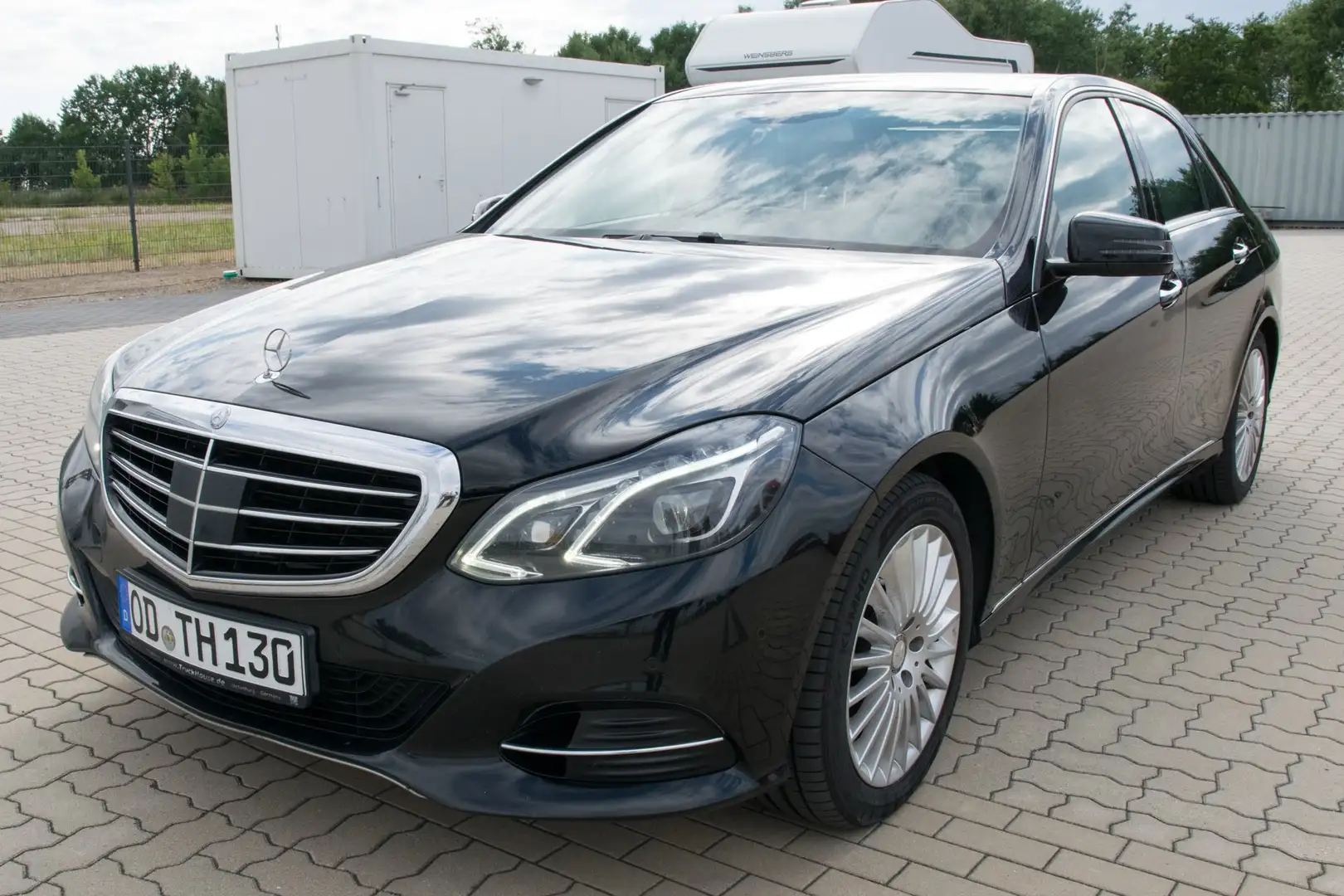 Mercedes-Benz E 350 E-Klasse Diesel BlueTEC 4Matic 7G-TRONIC Elegance Czarny - 2