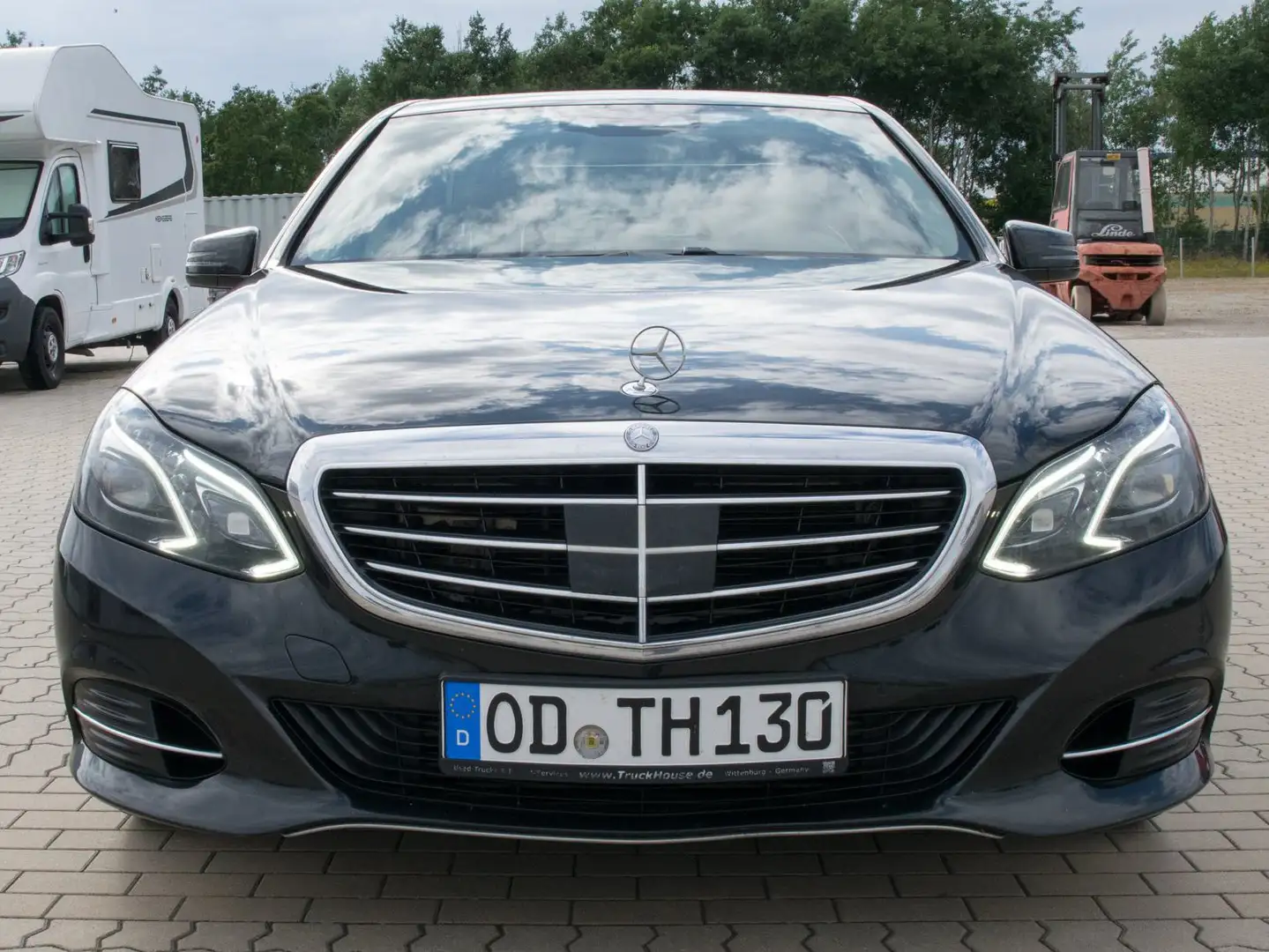 Mercedes-Benz E 350 E-Klasse Diesel BlueTEC 4Matic 7G-TRONIC Elegance Czarny - 1