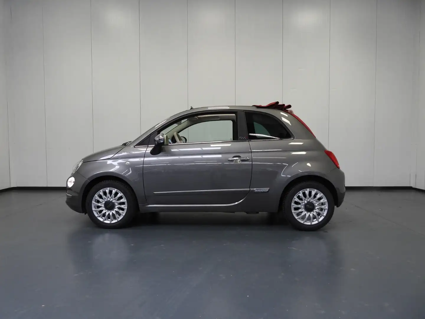 Fiat 500C 1.0 Cabrio Hybrid Dolcevita NAVI-APP/AIRCO/CRUISE/ Grijs - 2