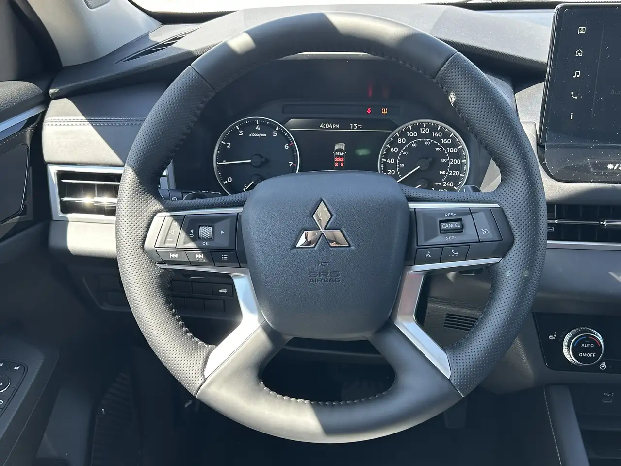 Mitsubishi Outlander снимка Mitsubishi Outlander