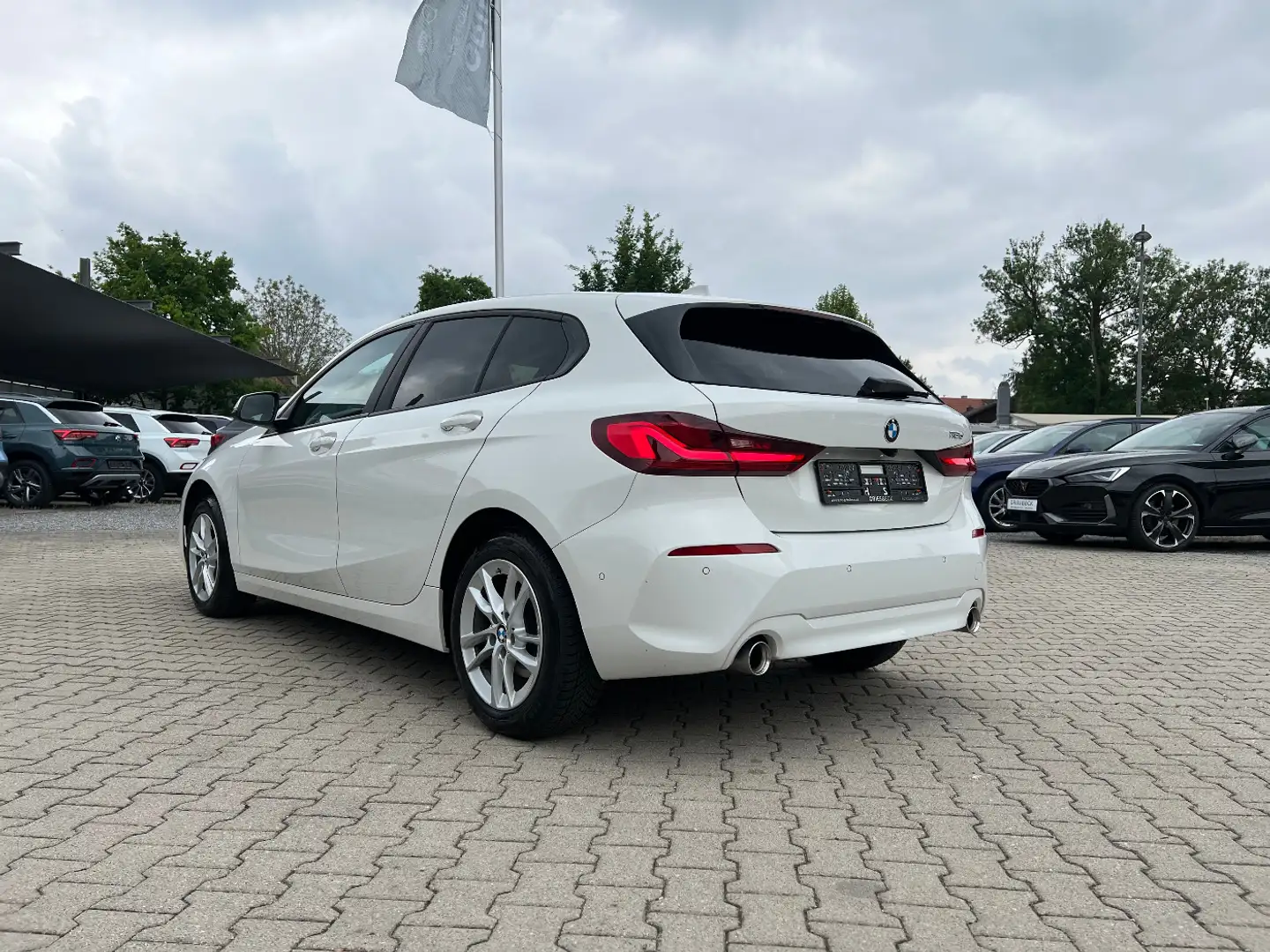 BMW 118 d Advantage *LED Navi Kamera DAB PDC v+h* Blanco - 2