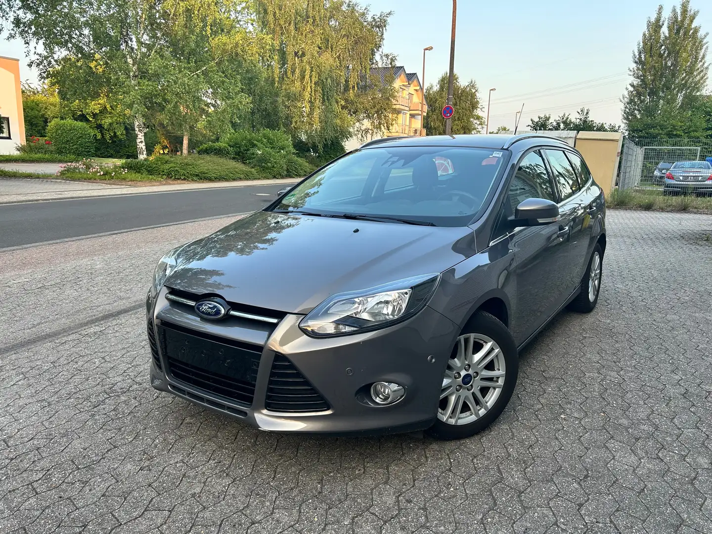Ford Focus Titanium Brun - 1