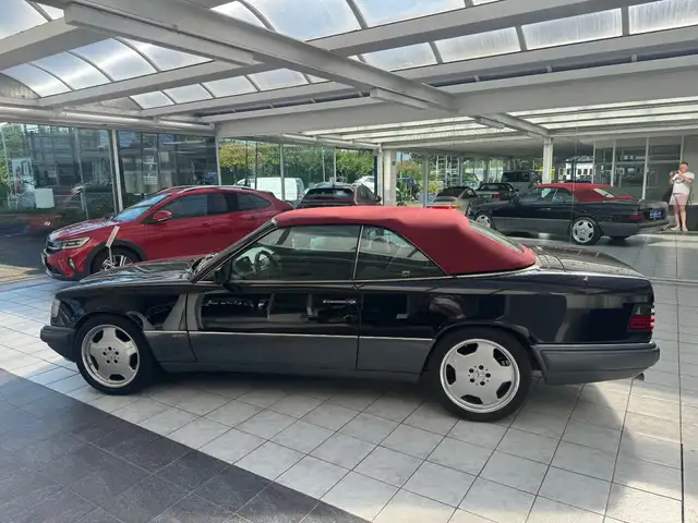 Mercedes-Benz 320 CE Cabrio 040 schwarz