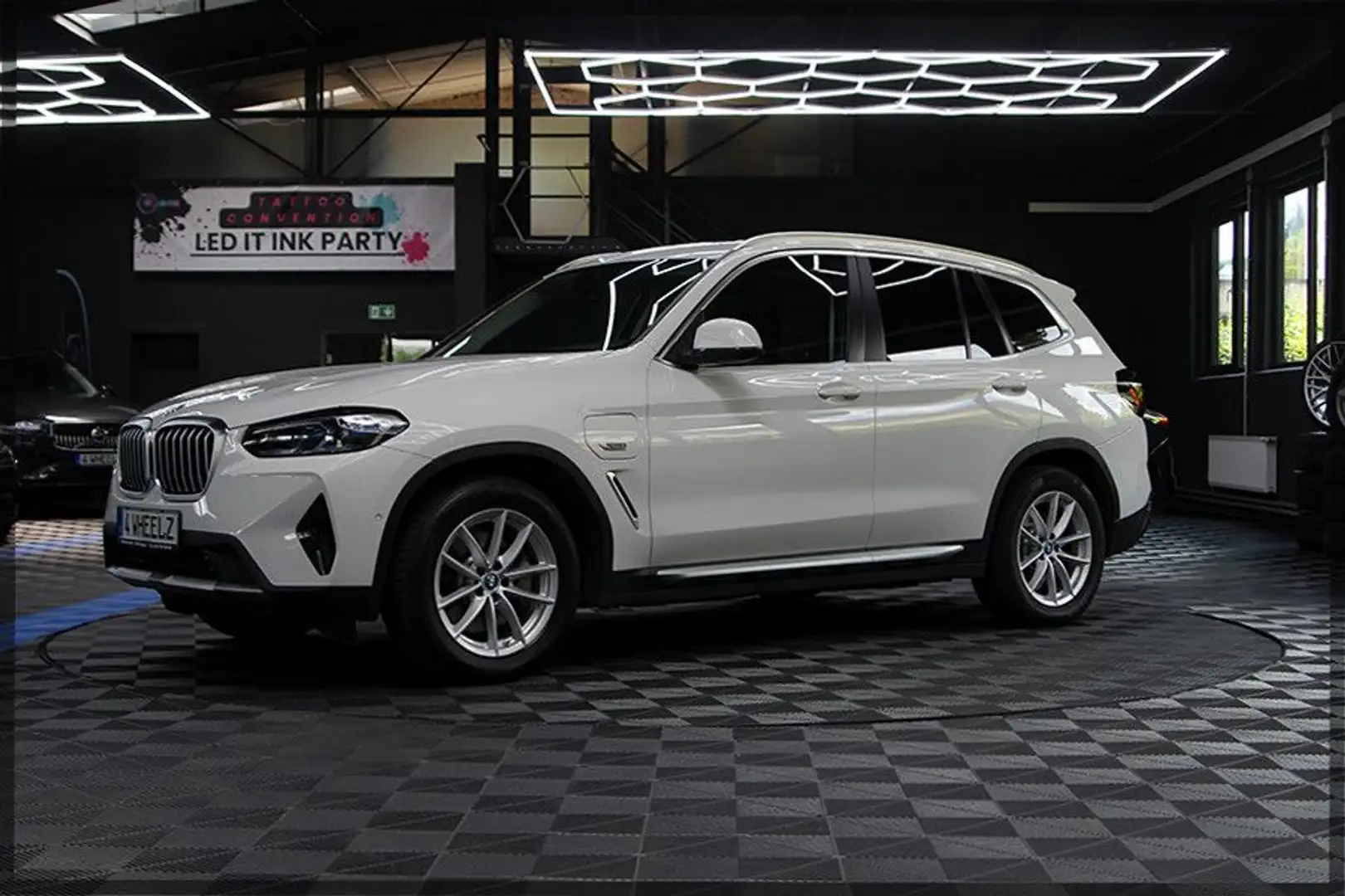 BMW X3 xDrive30e AT NAVI / PANO / CAM / LEDER Blanc - 2