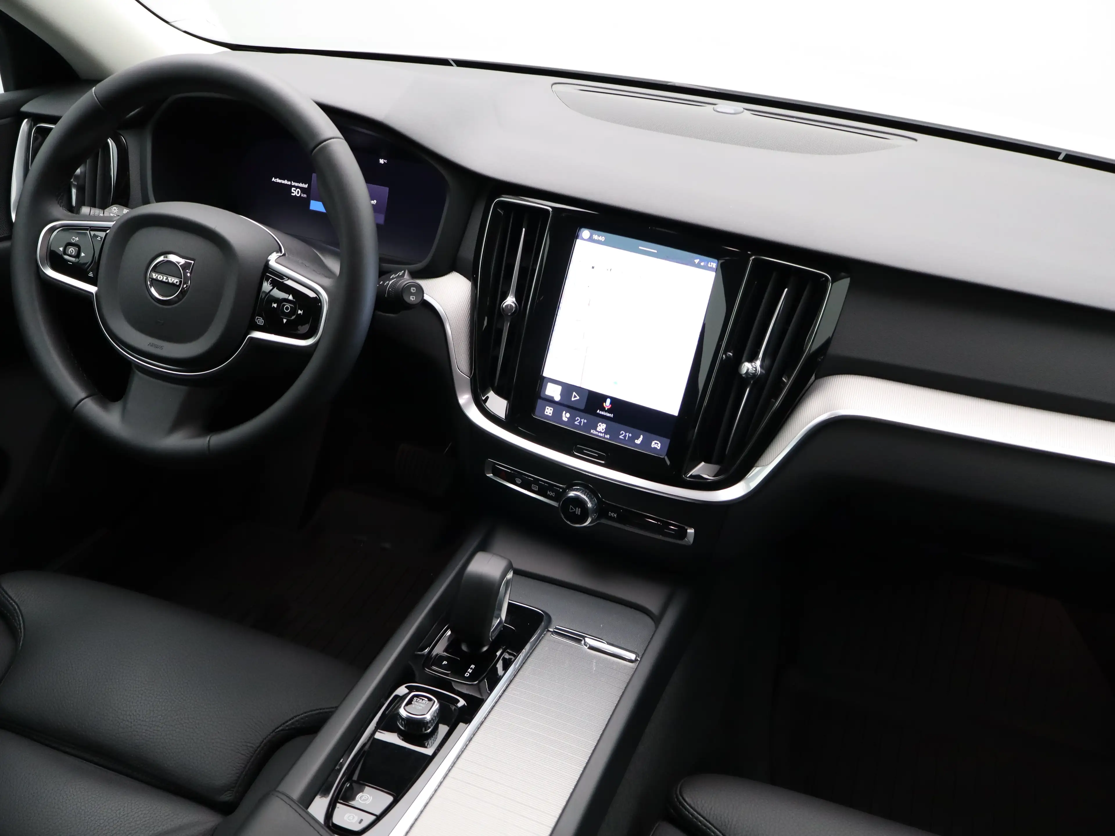 Volvo V60 2.0 B4 Plus Dark | Achteruitrijcamera | Stoelverwa — photo 41
