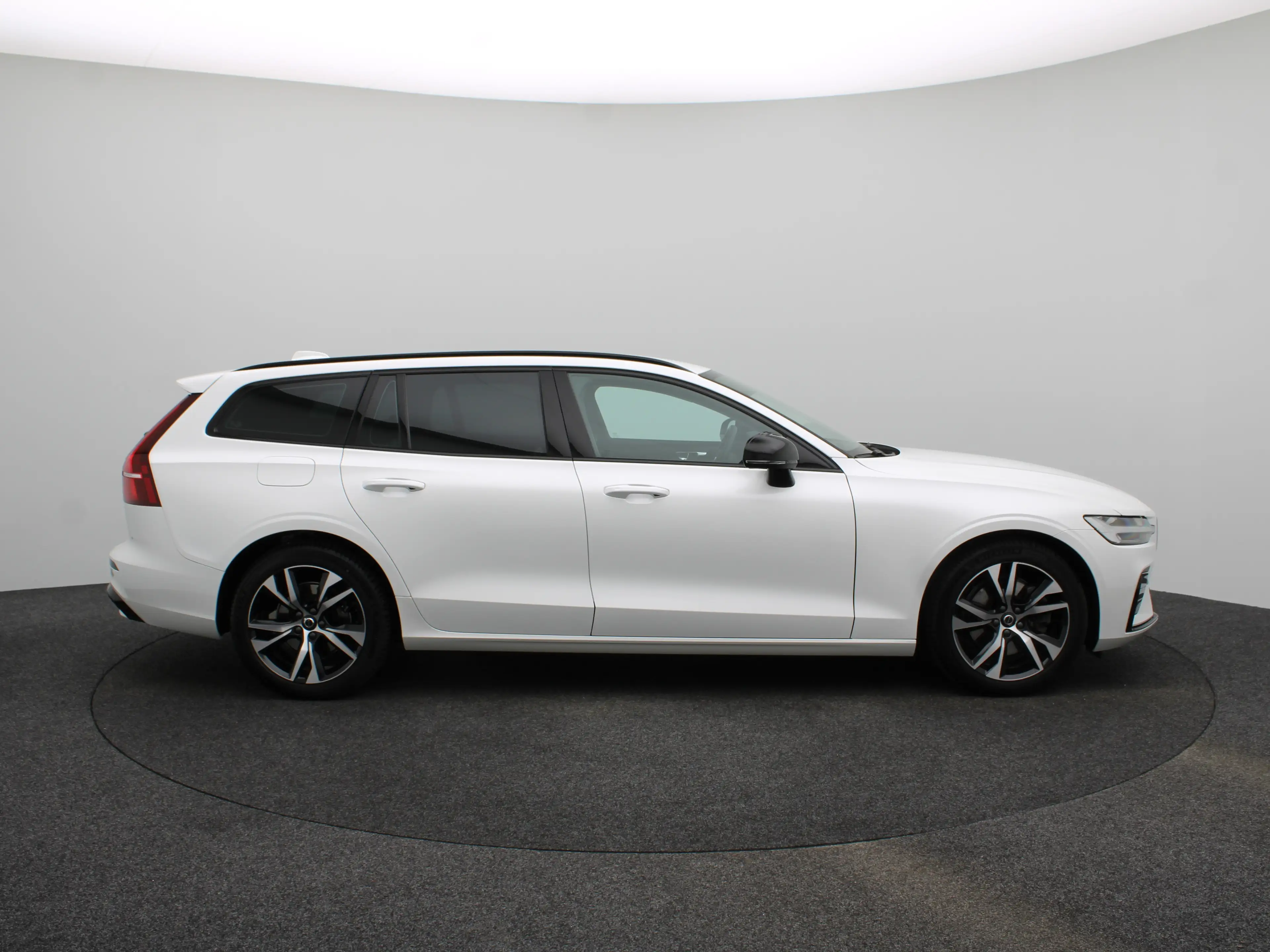 Volvo V60 2.0 B4 Plus Dark | Achteruitrijcamera | Stoelverwa — photo 14