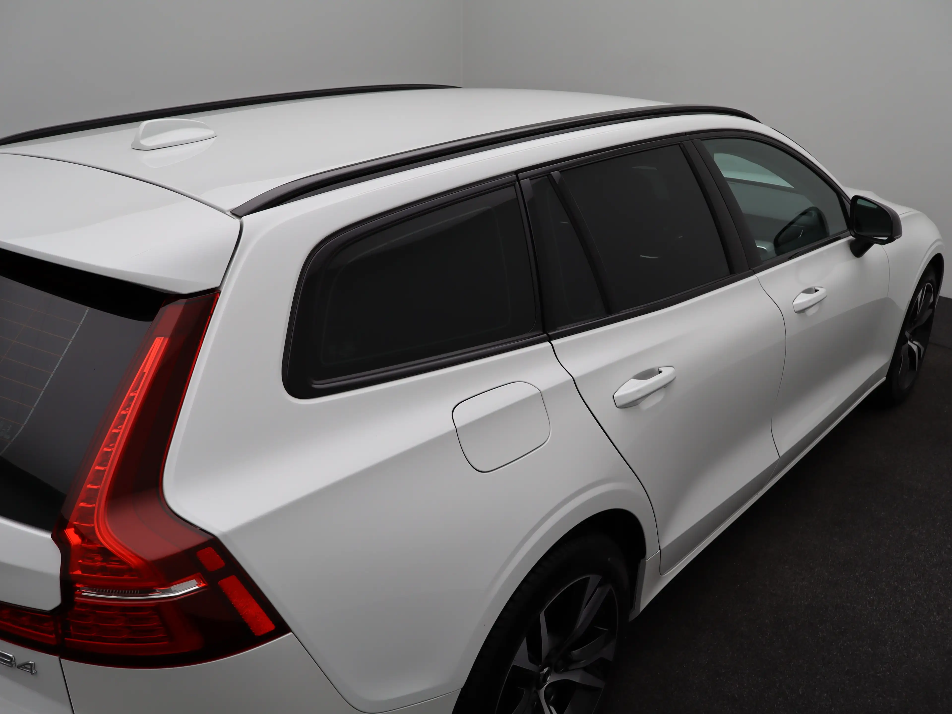 Volvo V60 2.0 B4 Plus Dark | Achteruitrijcamera | Stoelverwa — photo 50