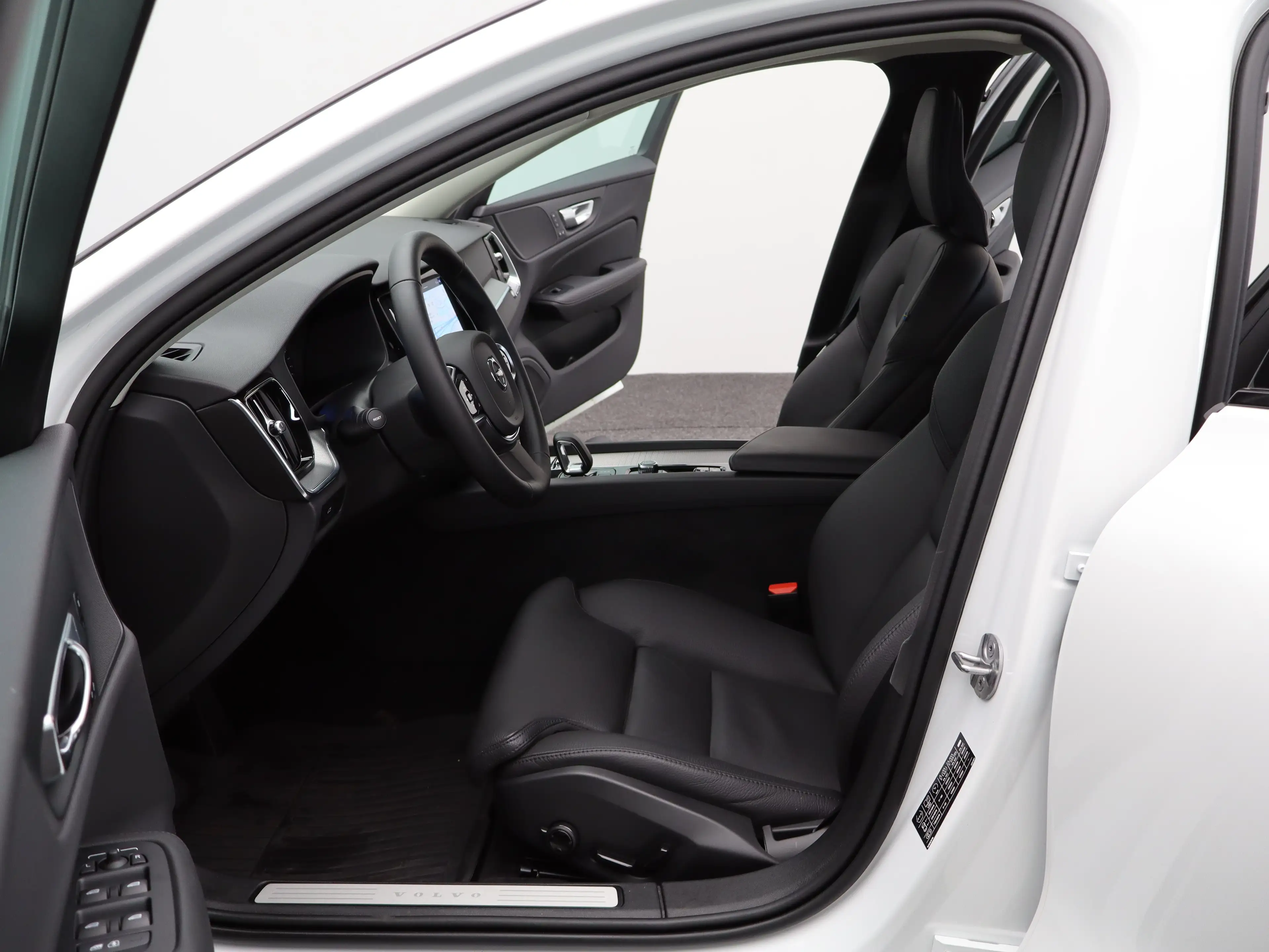 Volvo V60 2.0 B4 Plus Dark | Achteruitrijcamera | Stoelverwa — photo 11