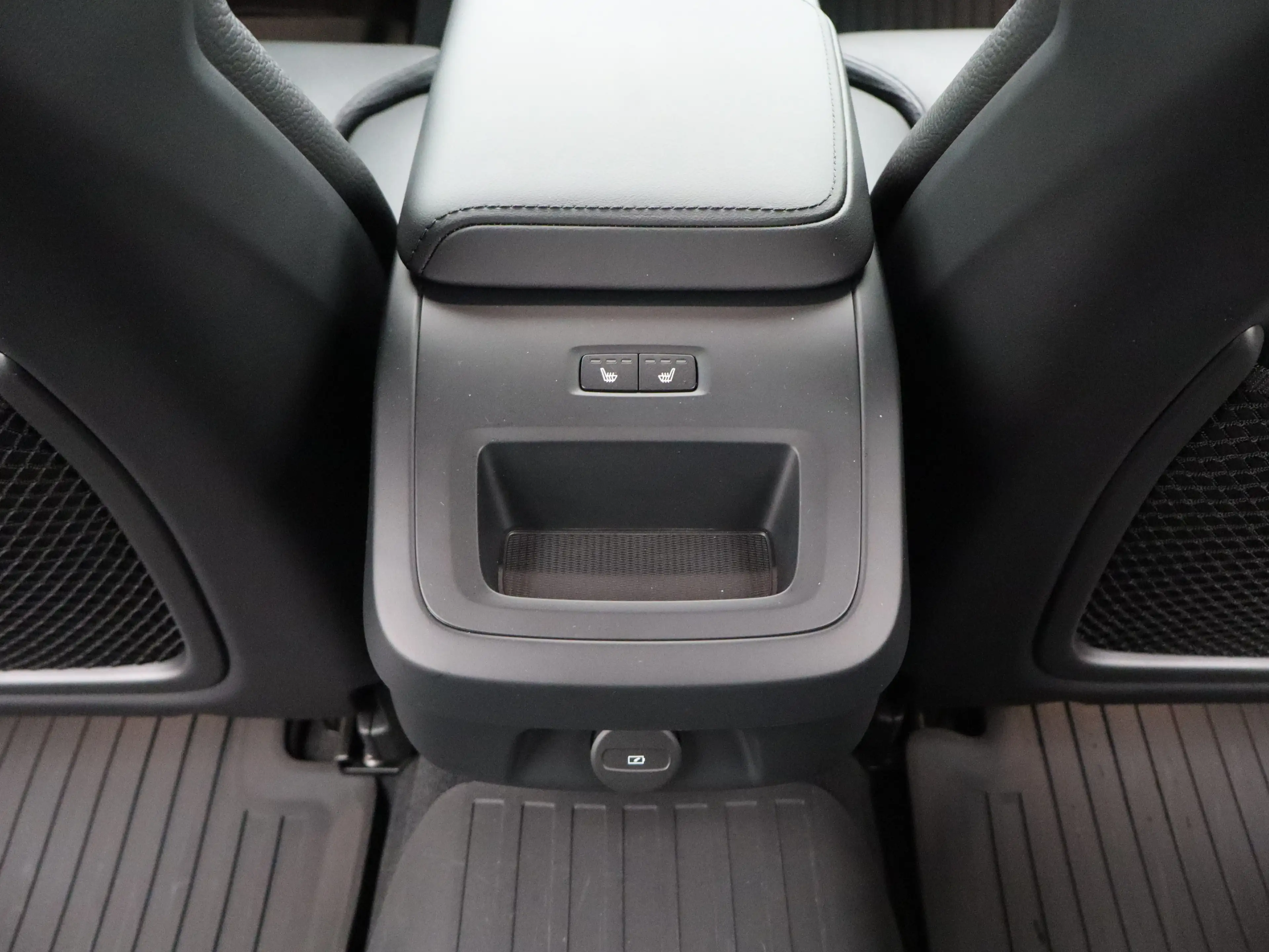 Volvo V60 2.0 B4 Plus Dark | Achteruitrijcamera | Stoelverwa — photo 43
