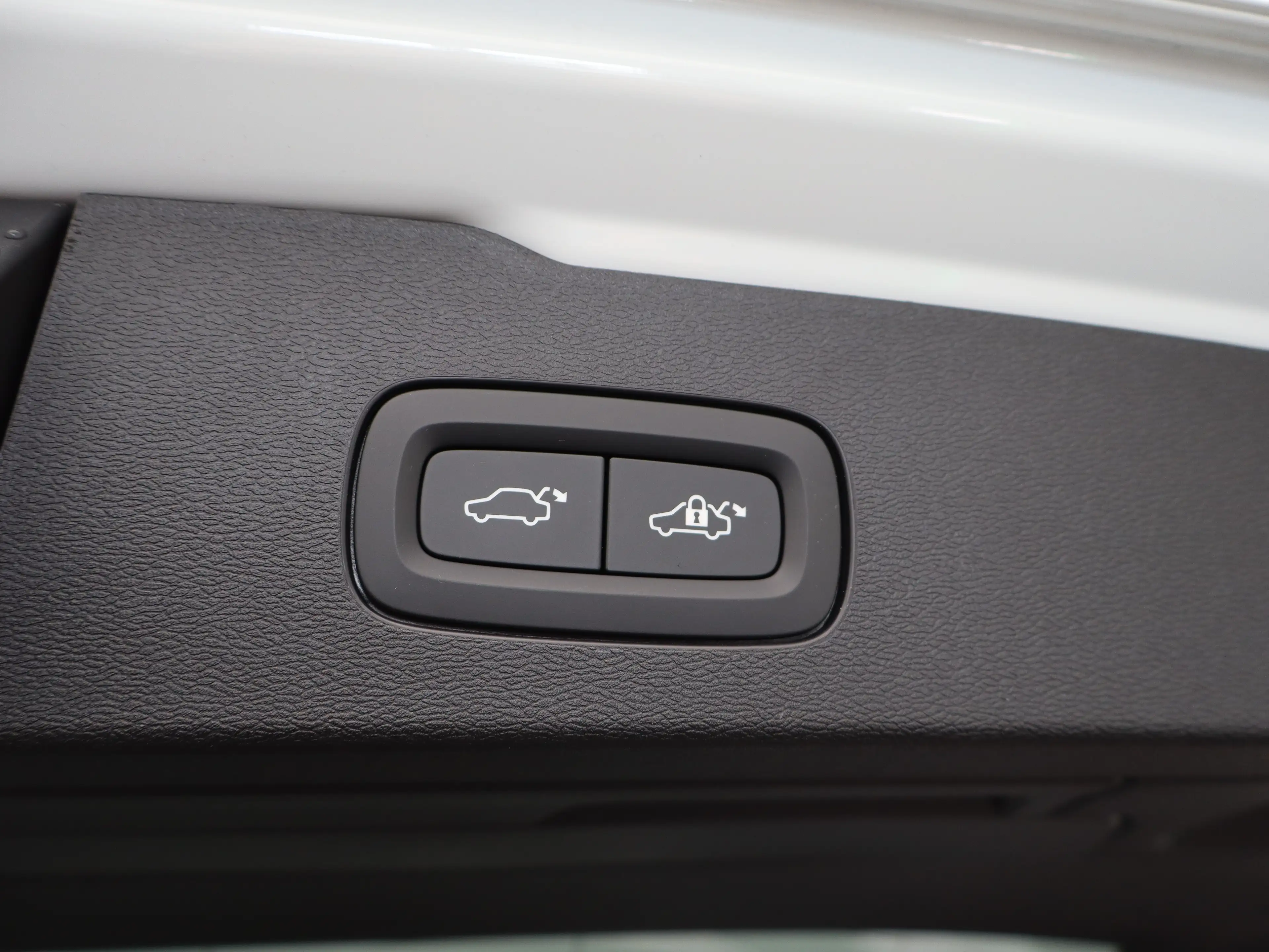 Volvo V60 2.0 B4 Plus Dark | Achteruitrijcamera | Stoelverwa — photo 19