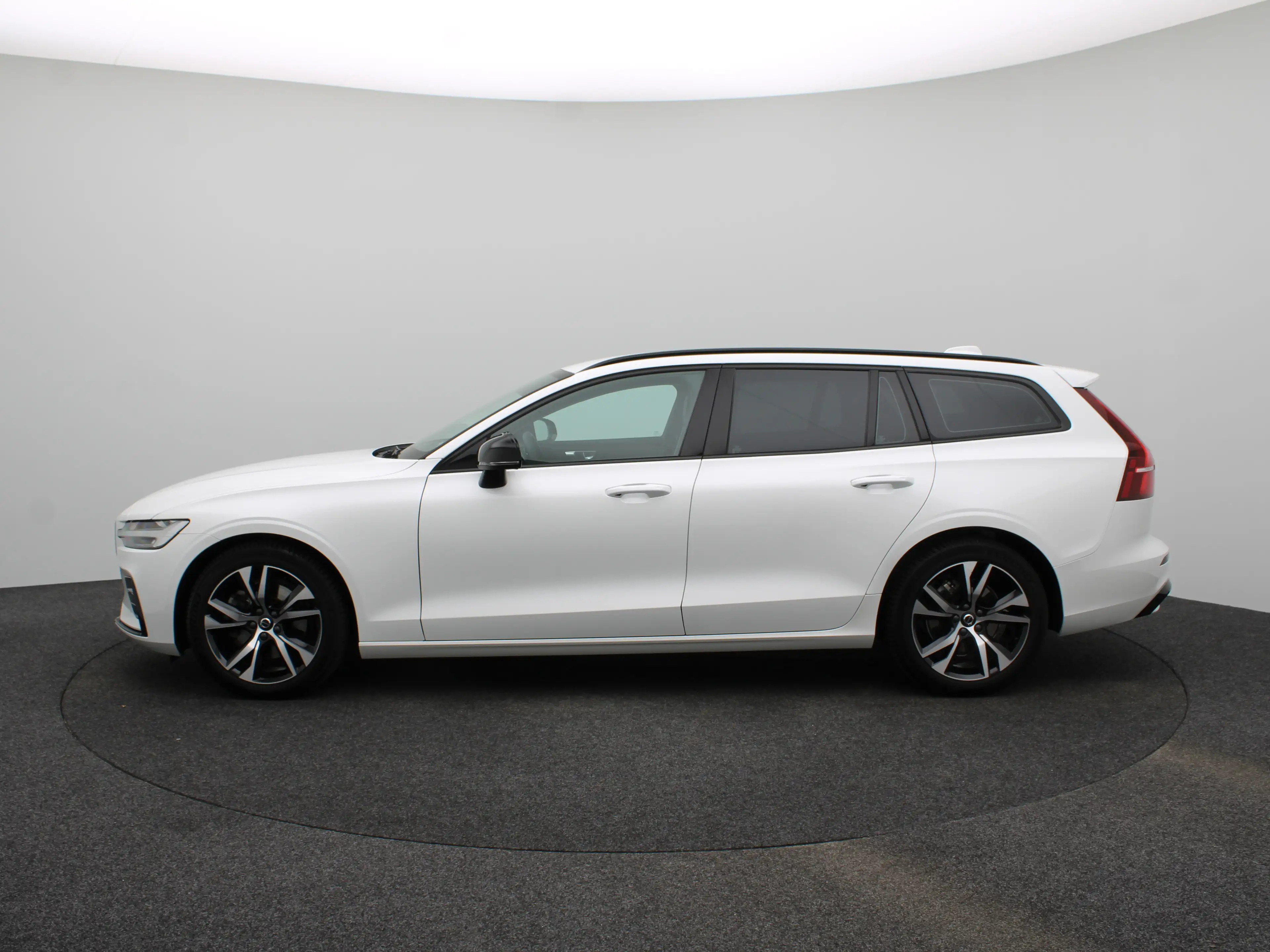 Volvo V60 2.0 B4 Plus Dark | Achteruitrijcamera | Stoelverwa — photo 13