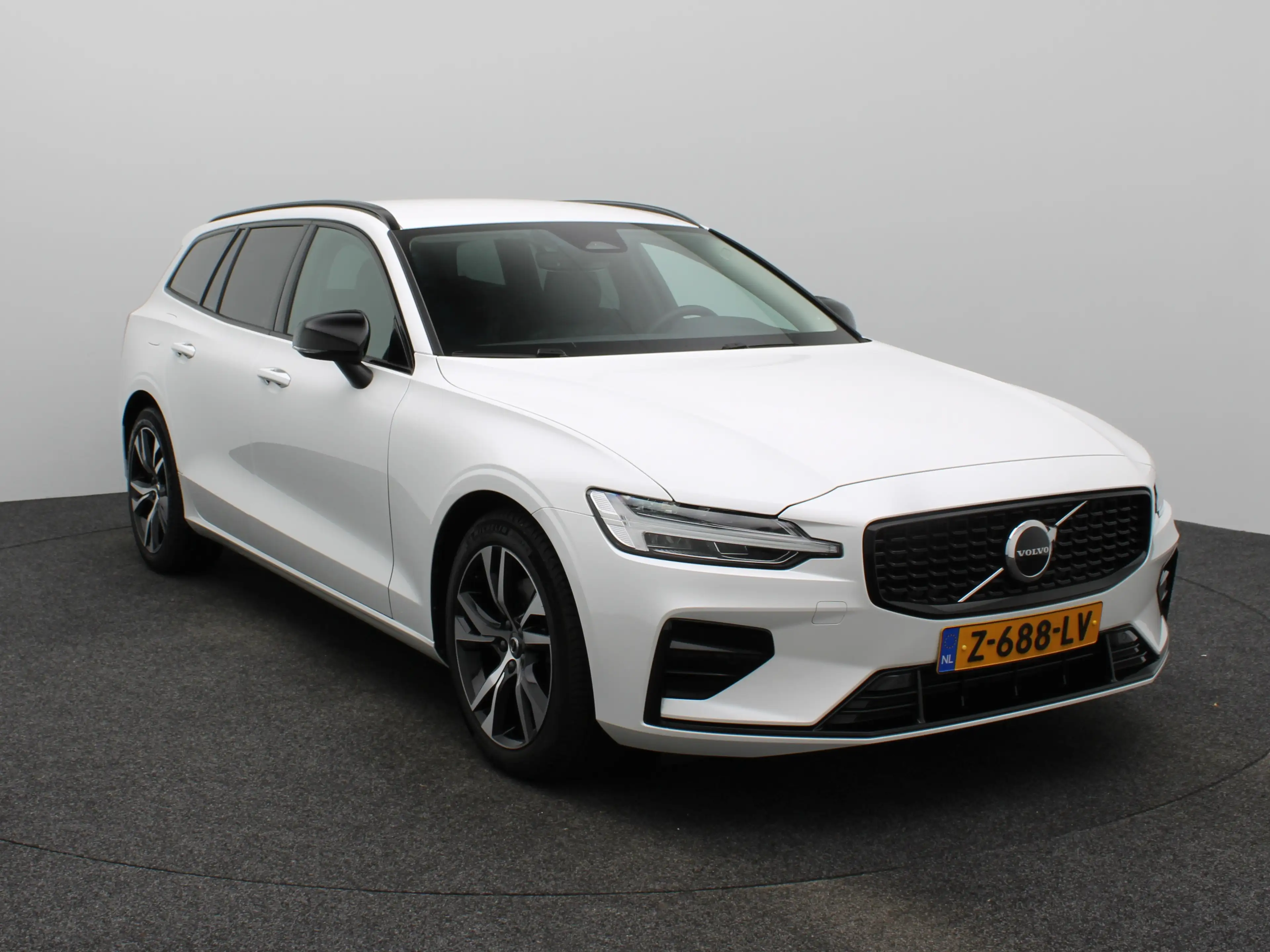 Volvo V60 2.0 B4 Plus Dark | Achteruitrijcamera | Stoelverwa — photo 9