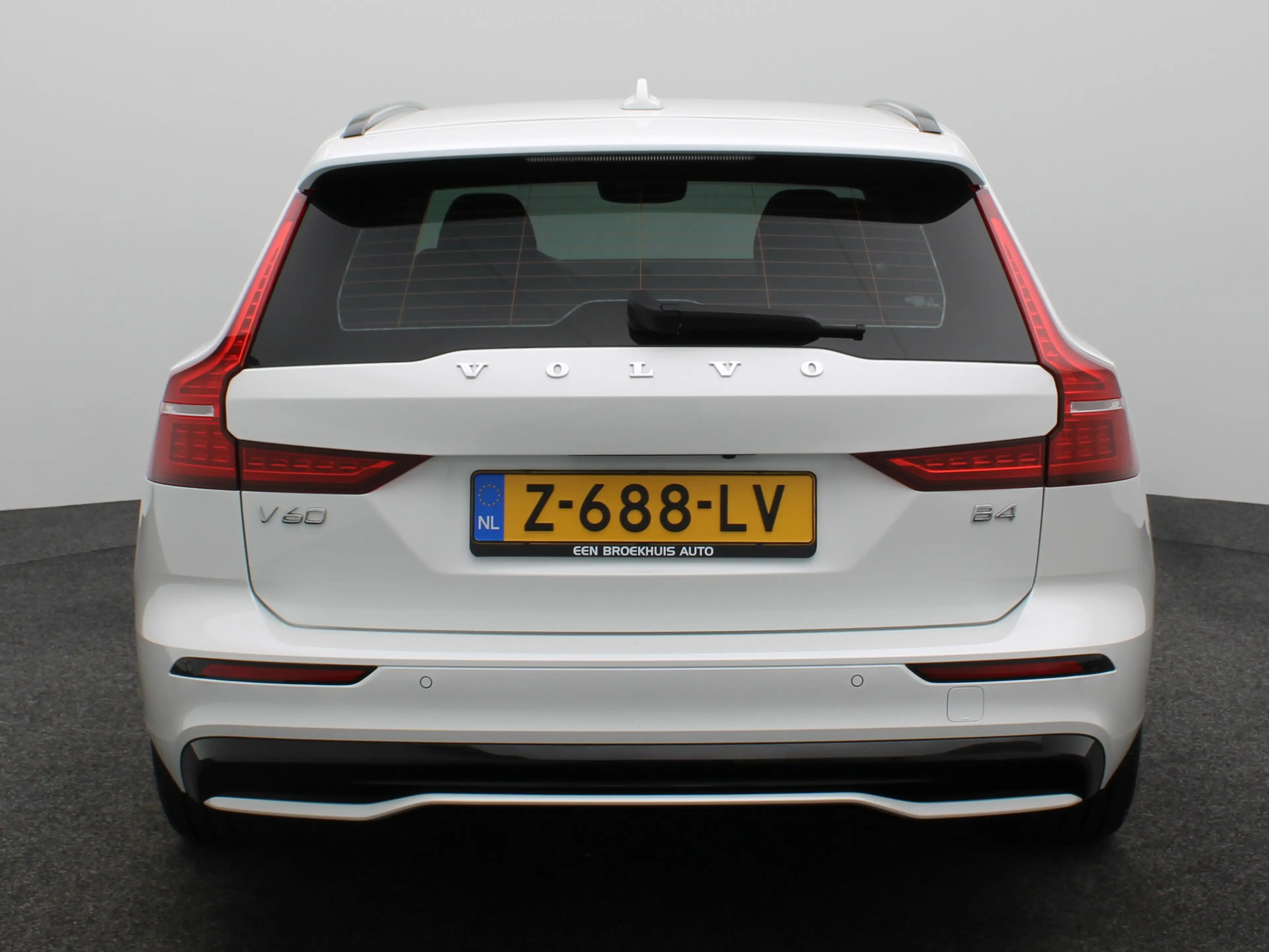 Volvo V60 2.0 B4 Plus Dark | Achteruitrijcamera | Stoelverwa — photo 6