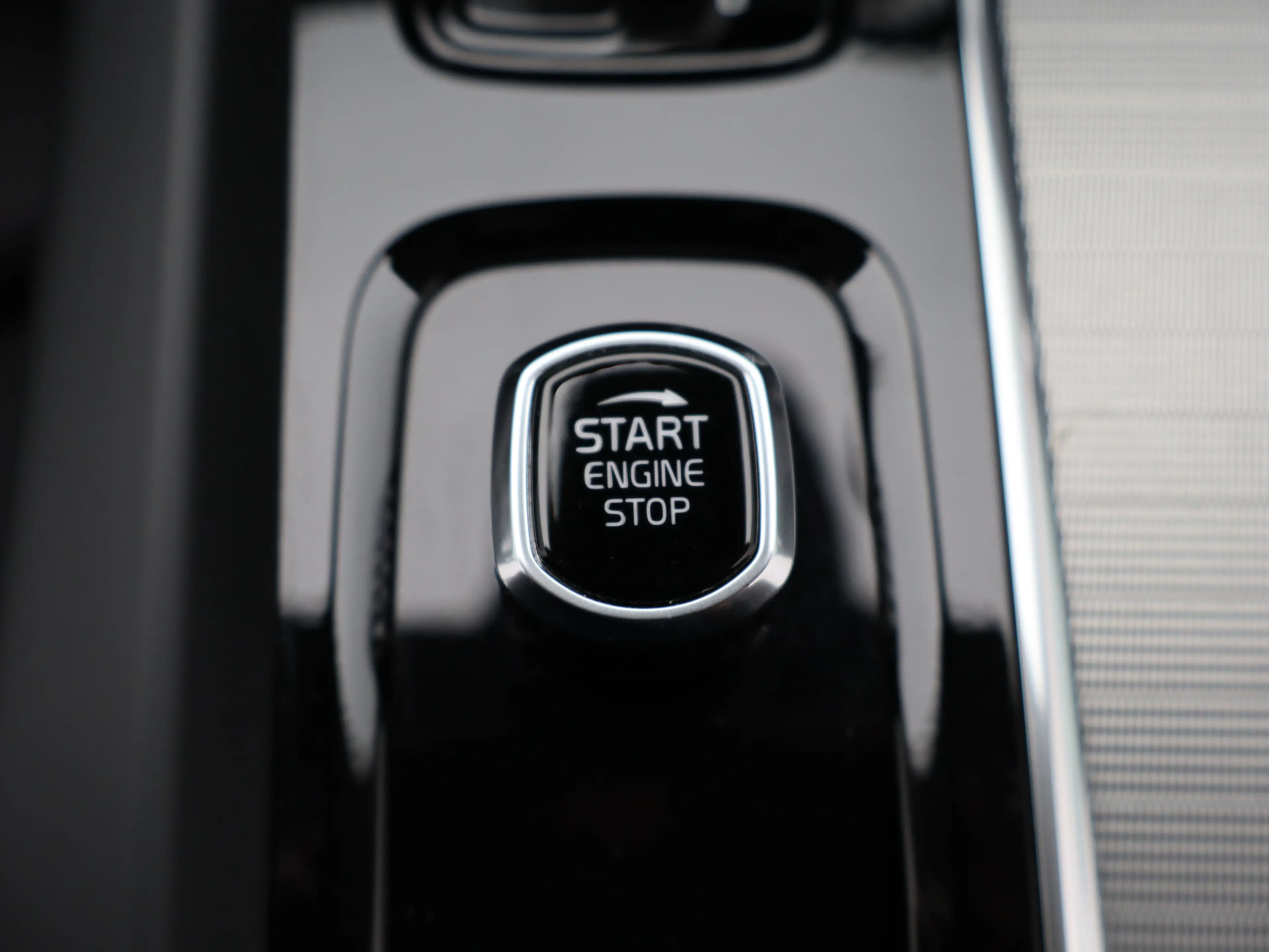 Volvo V60 2.0 B4 Plus Dark | Achteruitrijcamera | Stoelverwa — photo 31