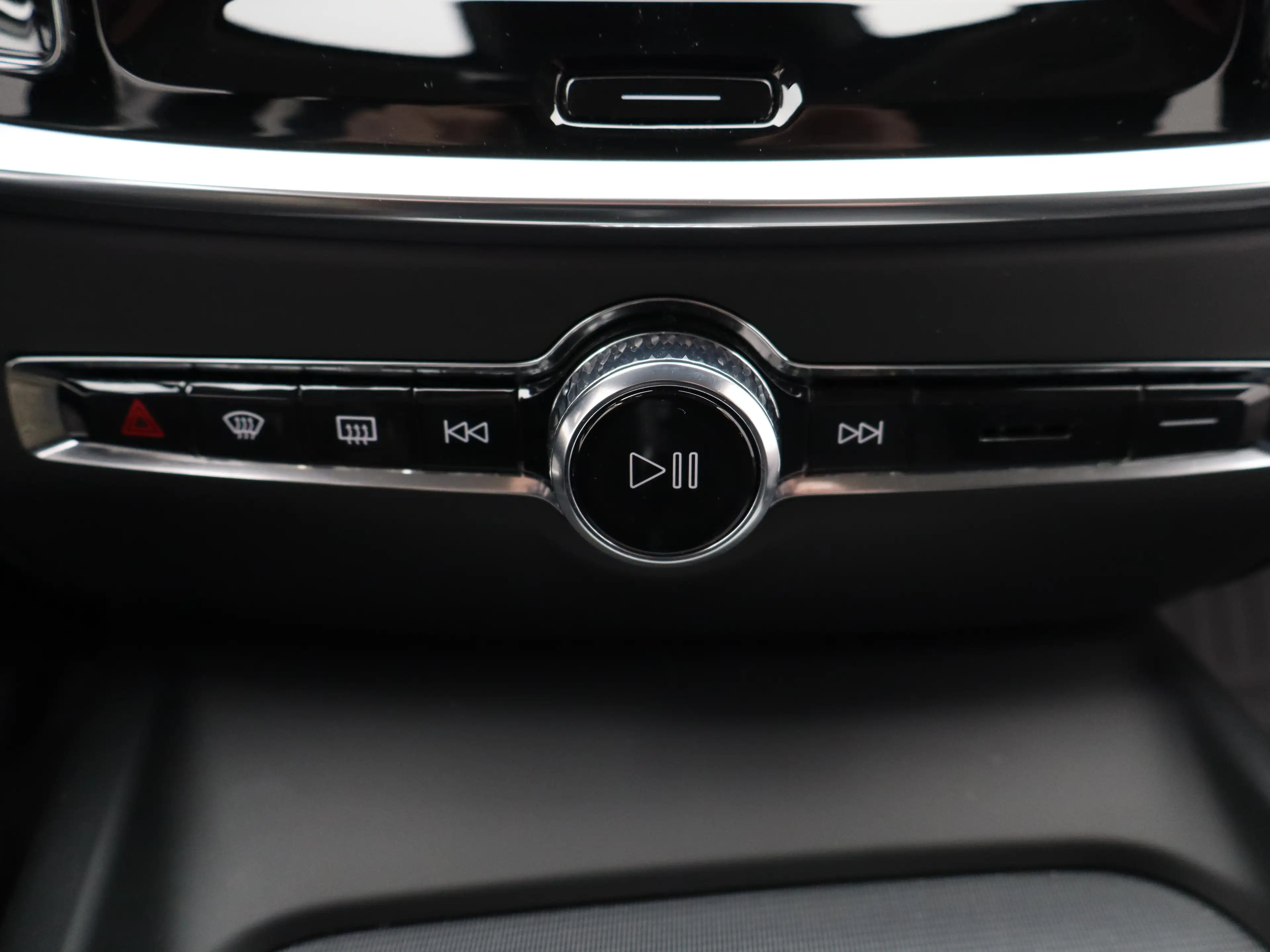 Volvo V60 2.0 B4 Plus Dark | Achteruitrijcamera | Stoelverwa — photo 29