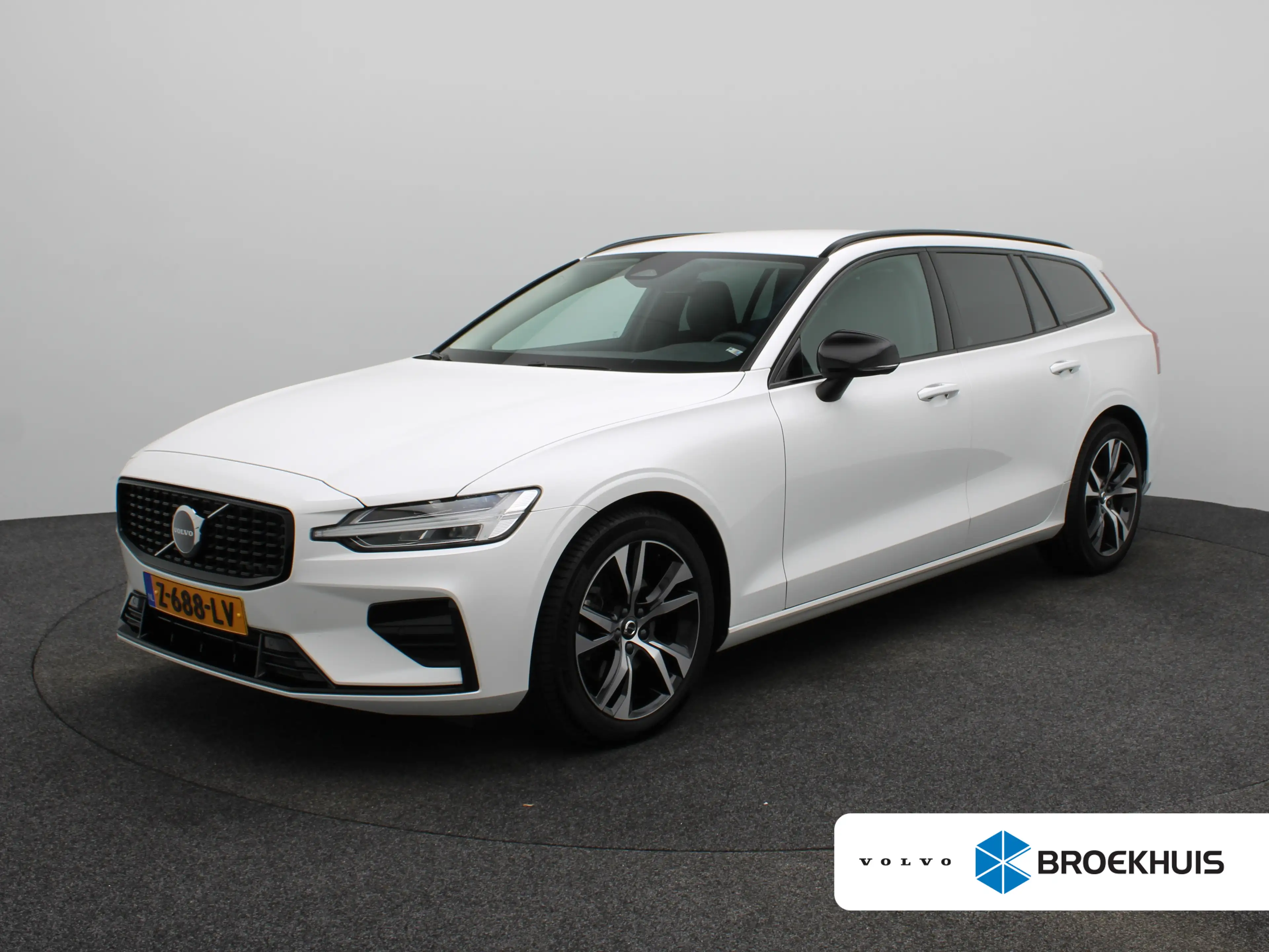 Volvo V60 2.0 B4 Plus Dark | Achteruitrijcamera | Stoelverwa