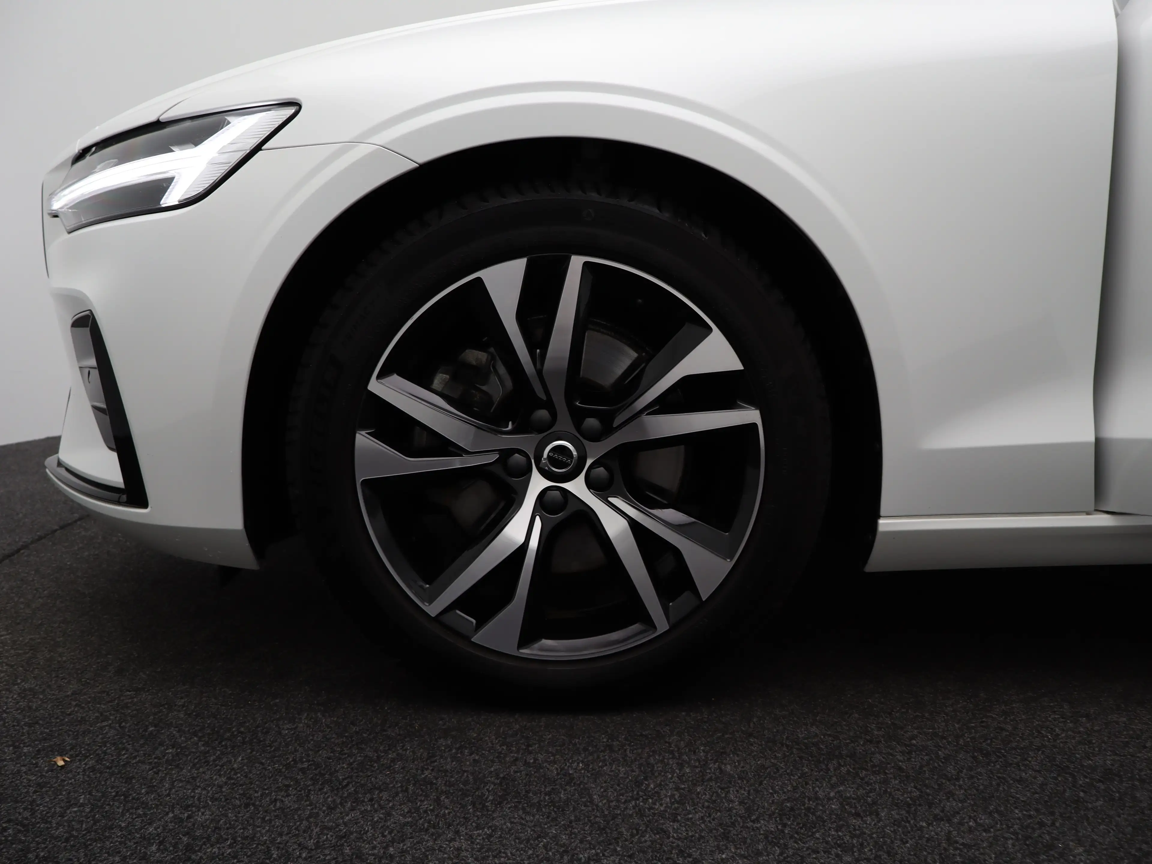 Volvo V60 2.0 B4 Plus Dark | Achteruitrijcamera | Stoelverwa — photo 21