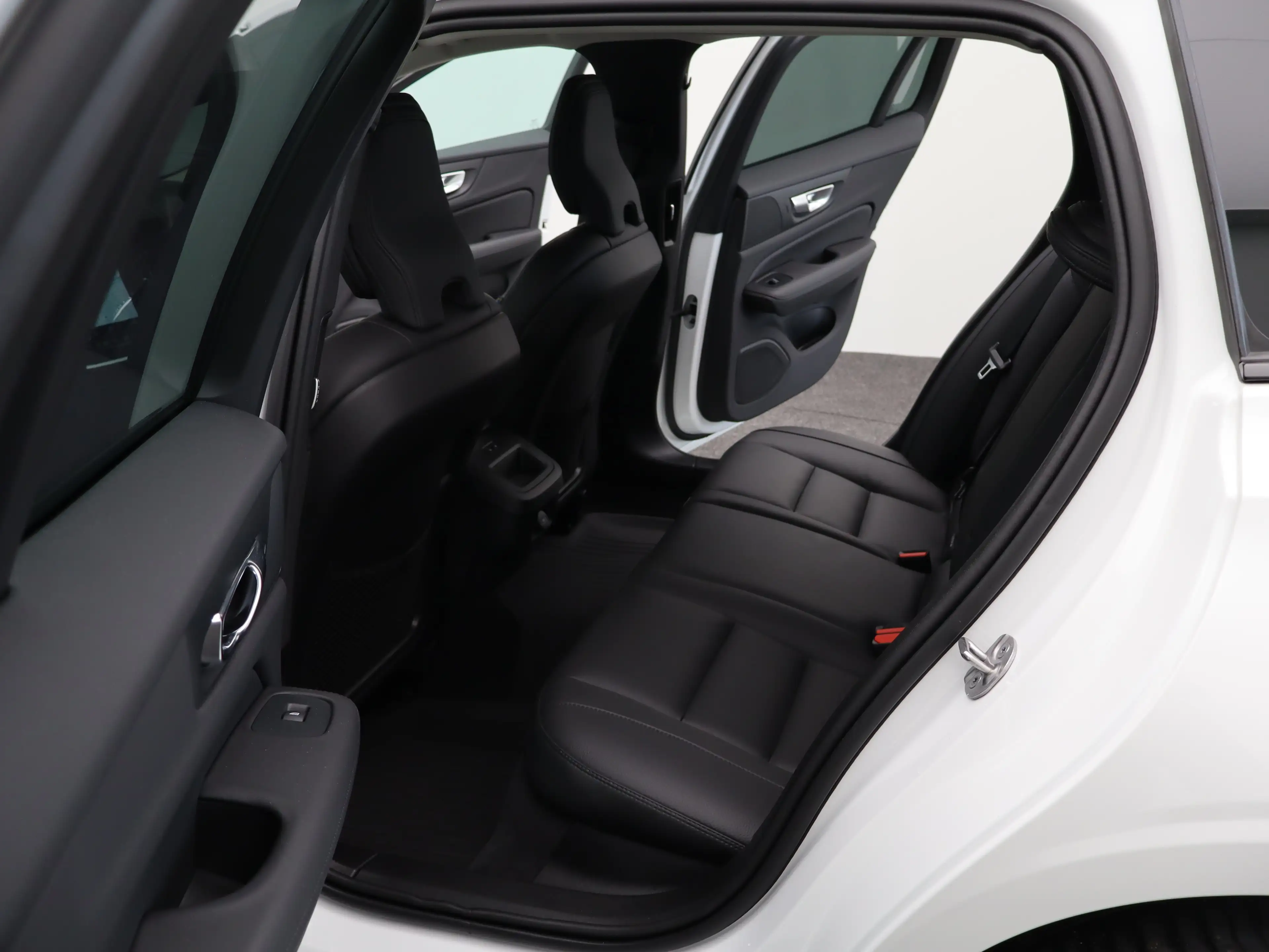 Volvo V60 2.0 B4 Plus Dark | Achteruitrijcamera | Stoelverwa — photo 12