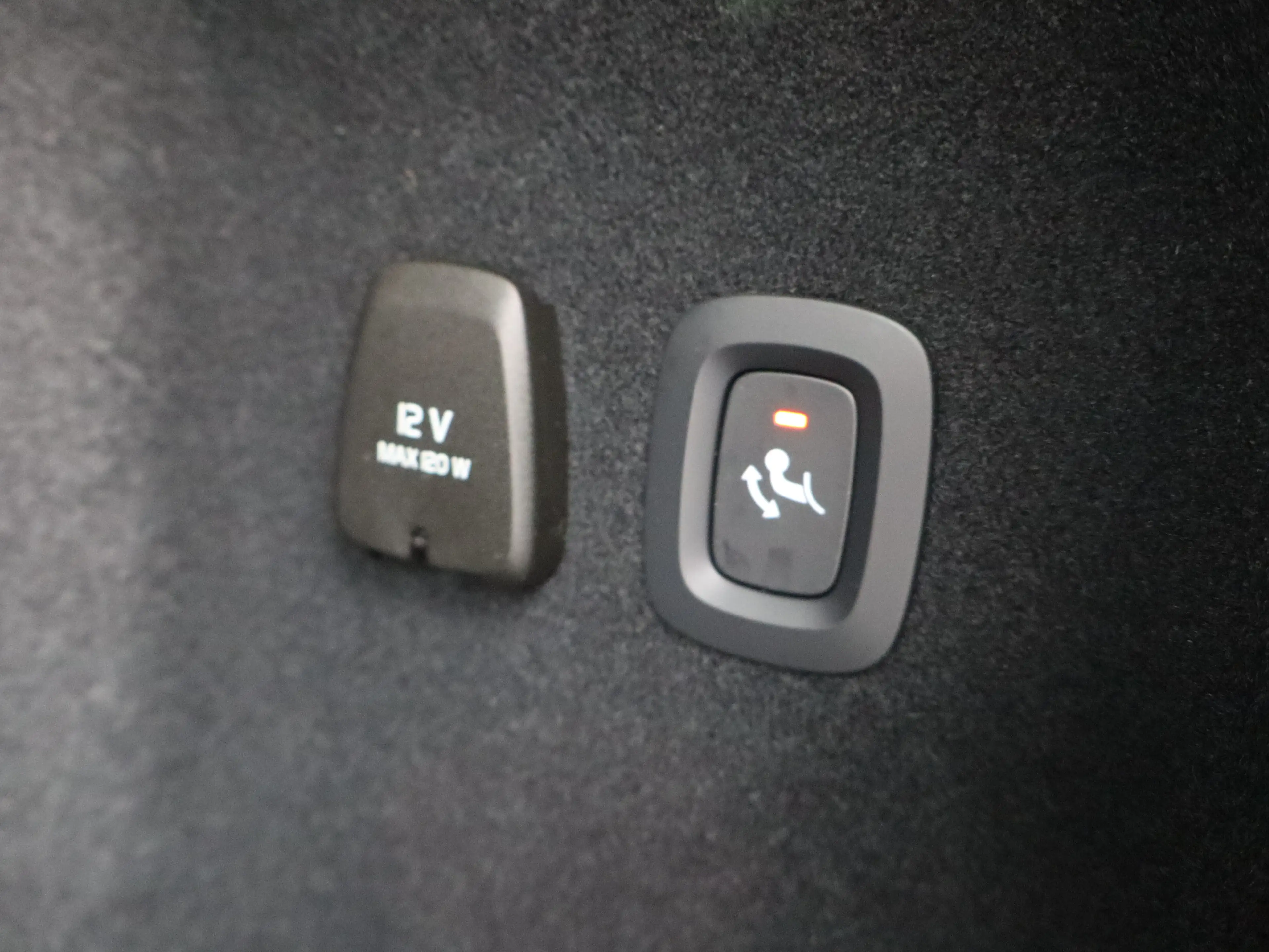 Volvo V60 2.0 B4 Plus Dark | Achteruitrijcamera | Stoelverwa — photo 17