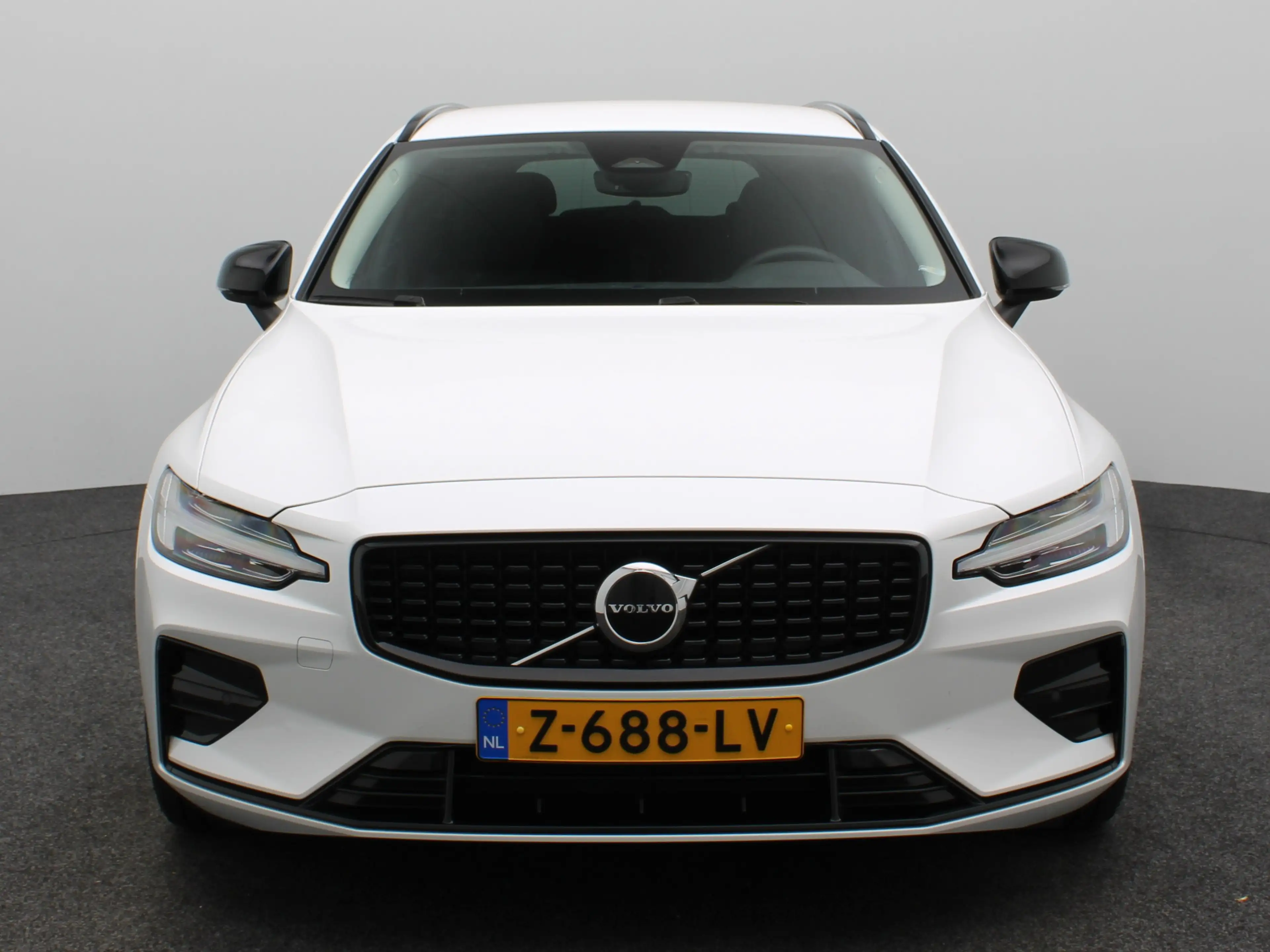 Volvo V60 2.0 B4 Plus Dark | Achteruitrijcamera | Stoelverwa — photo 5