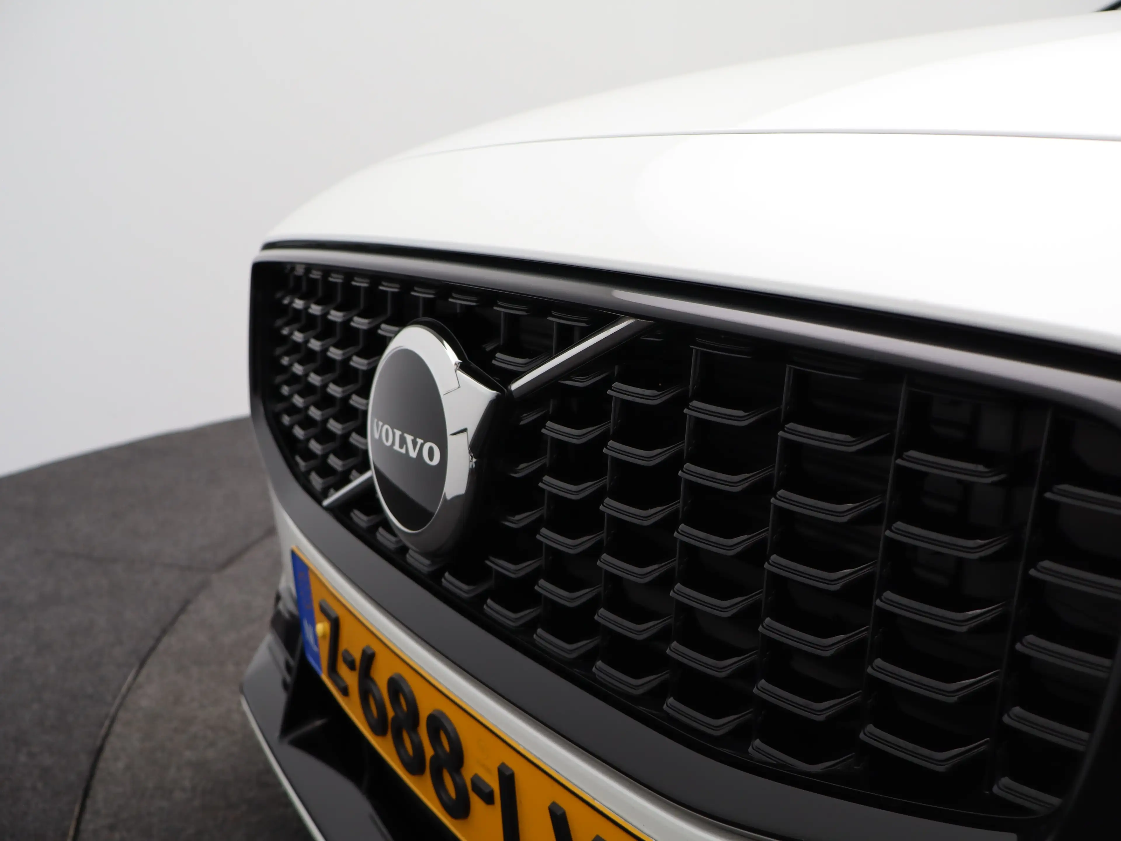 Volvo V60 2.0 B4 Plus Dark | Achteruitrijcamera | Stoelverwa — photo 45