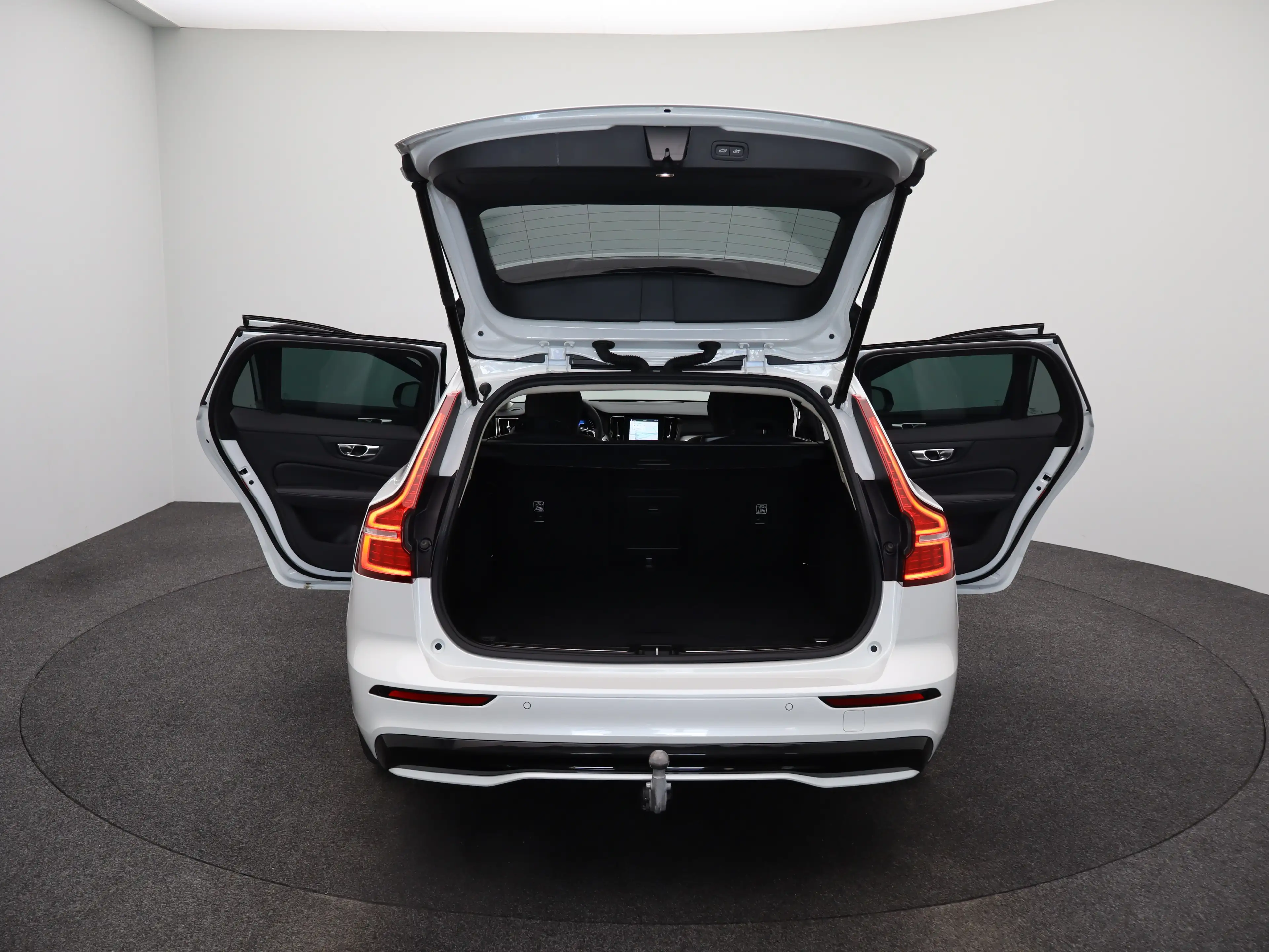 Volvo V60 2.0 B4 Plus Dark | Achteruitrijcamera | Stoelverwa — photo 15