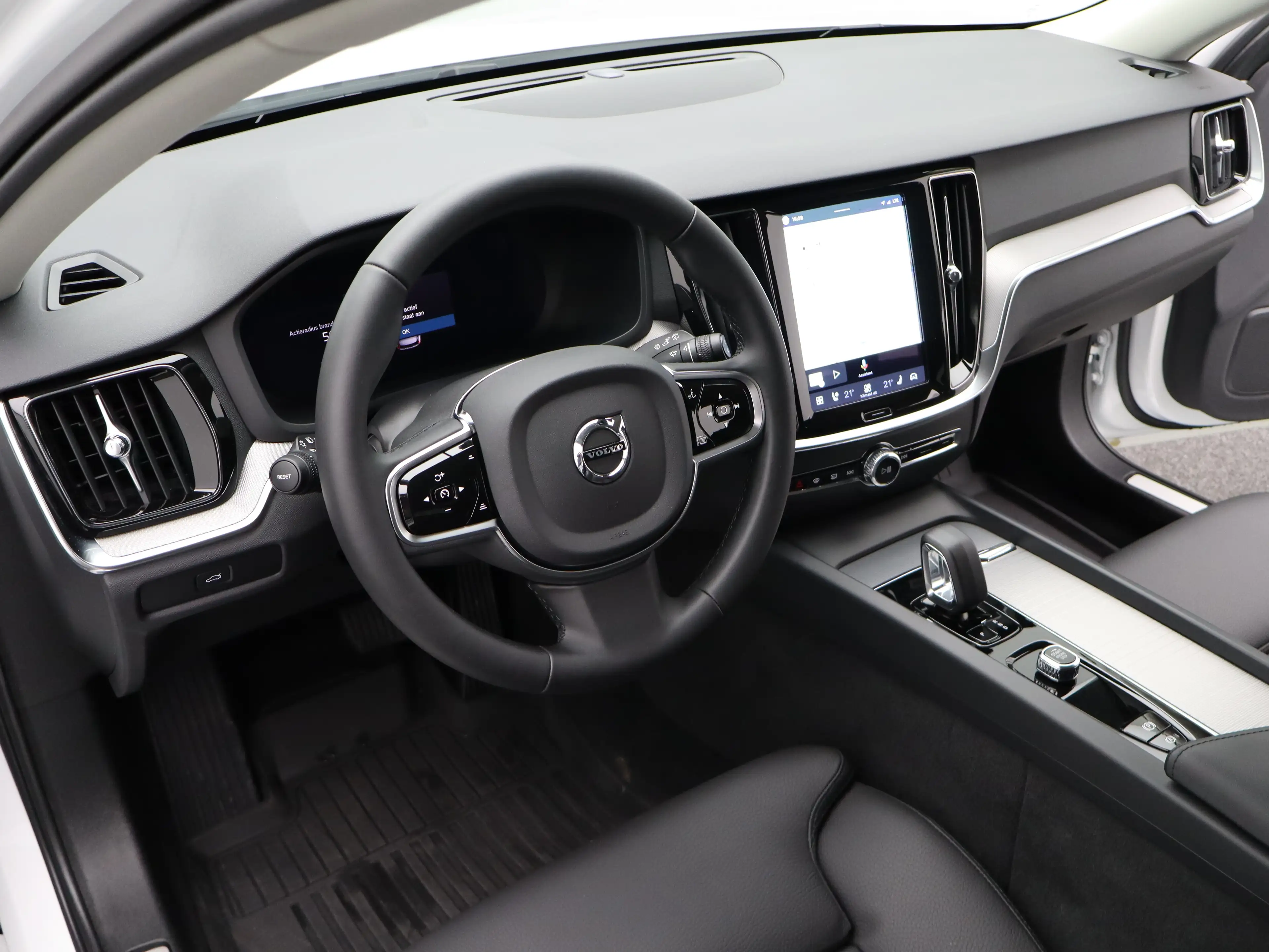 Volvo V60 2.0 B4 Plus Dark | Achteruitrijcamera | Stoelverwa — photo 37