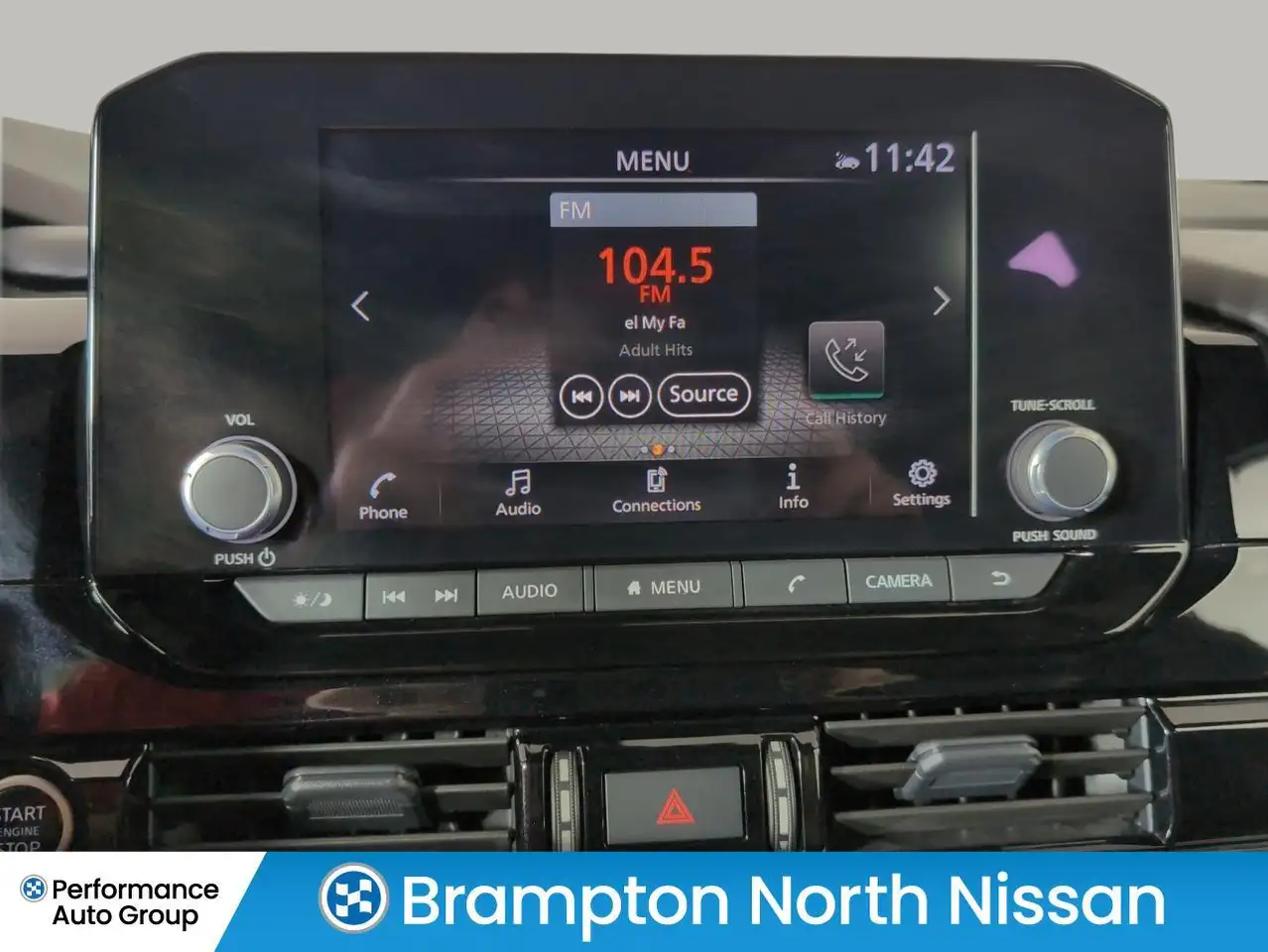Nissan Pathfinder photo Nissan Pathfinder