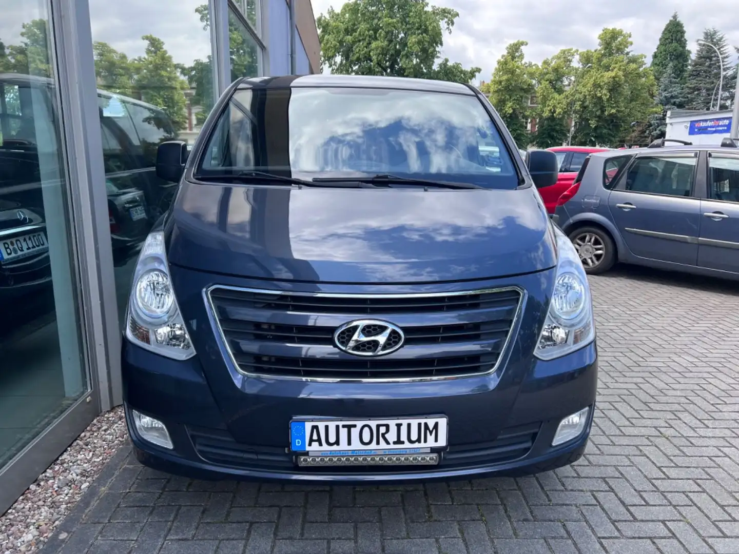 Hyundai H-1 Travel Premium 8 Sitz. Leder Sitzhzg Kam AHK Grau - 2