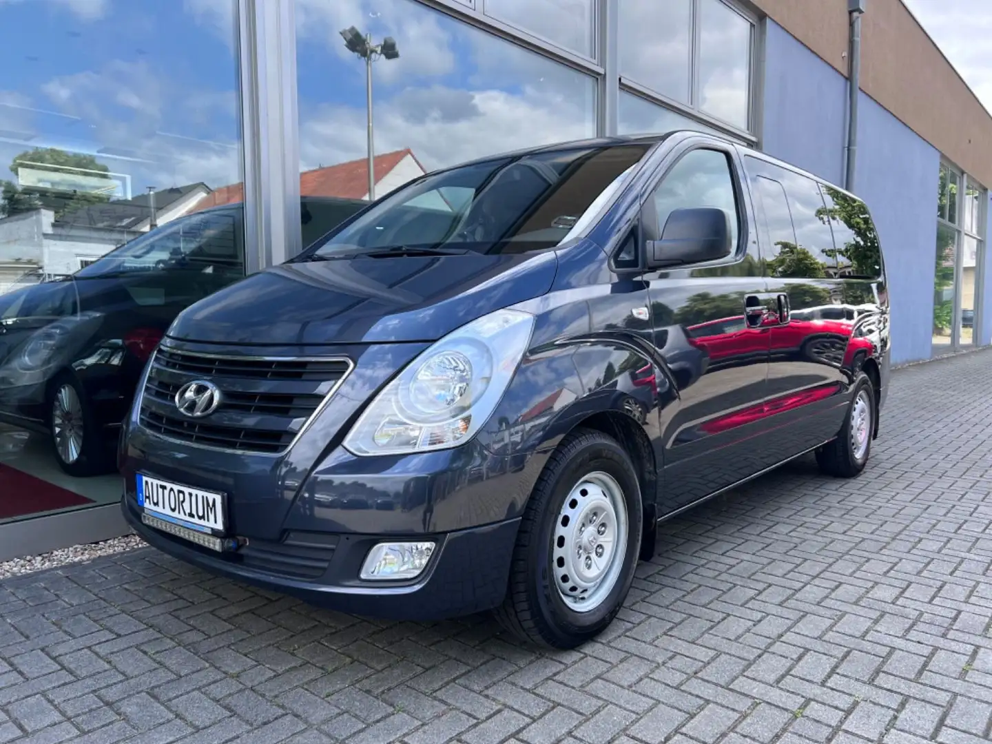 Hyundai H-1 Travel Premium 8 Sitz. Leder Sitzhzg Kam AHK Grau - 1