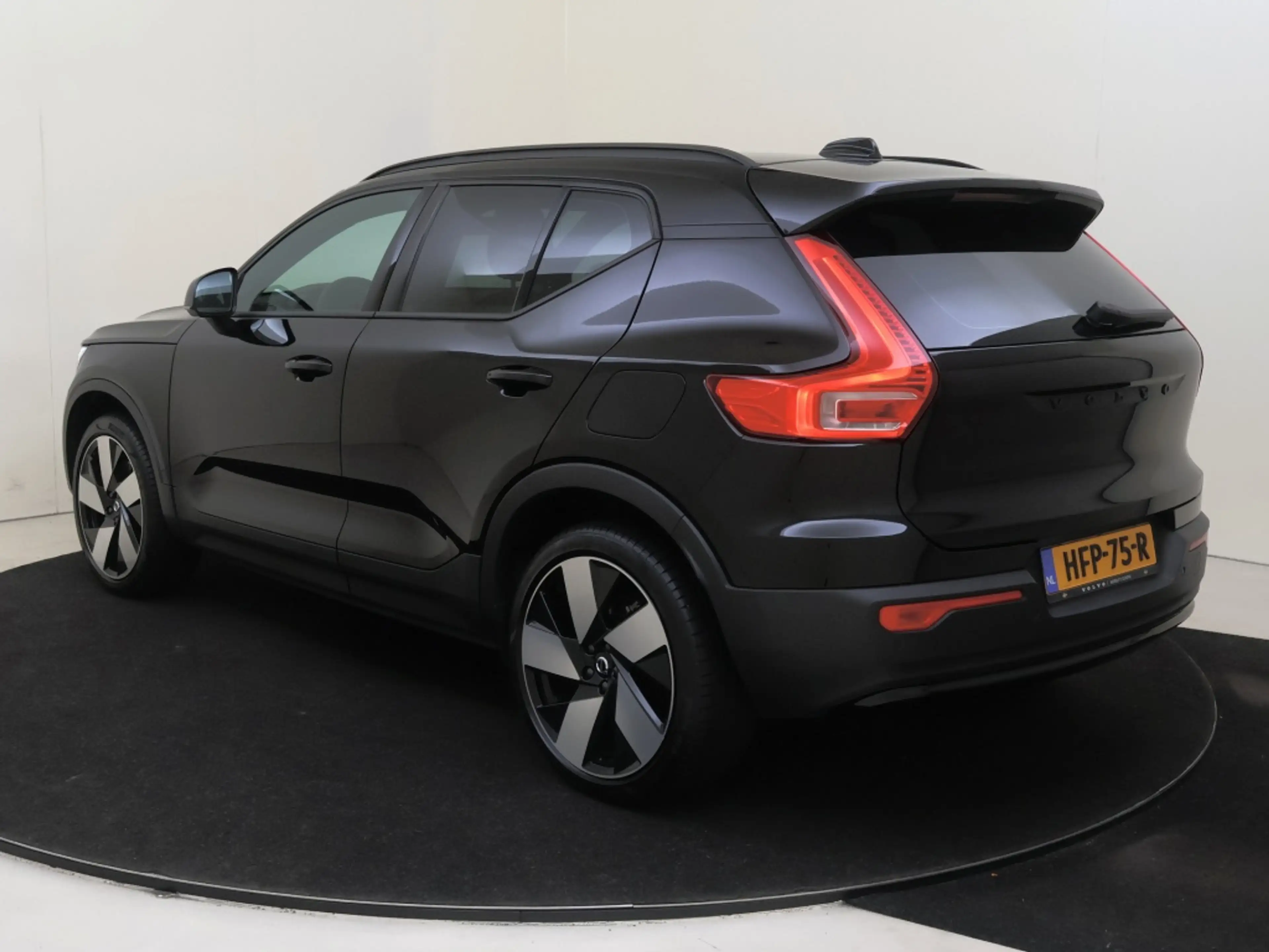 Volvo EX40 Extended Core 82 kWh | 20” | Privacy glas | — photo 4