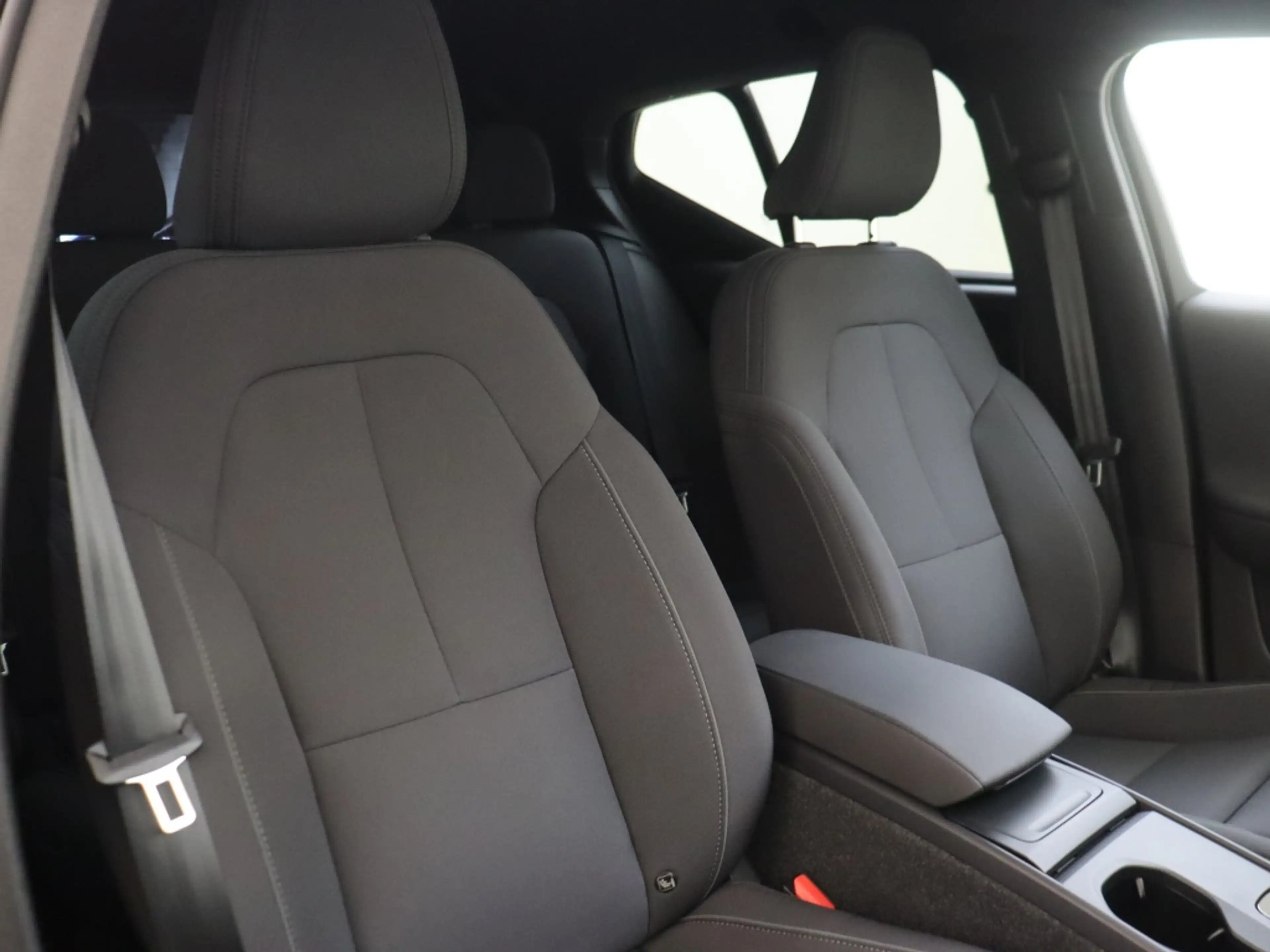 Volvo EX40 Extended Core 82 kWh | 20” | Privacy glas | — photo 14