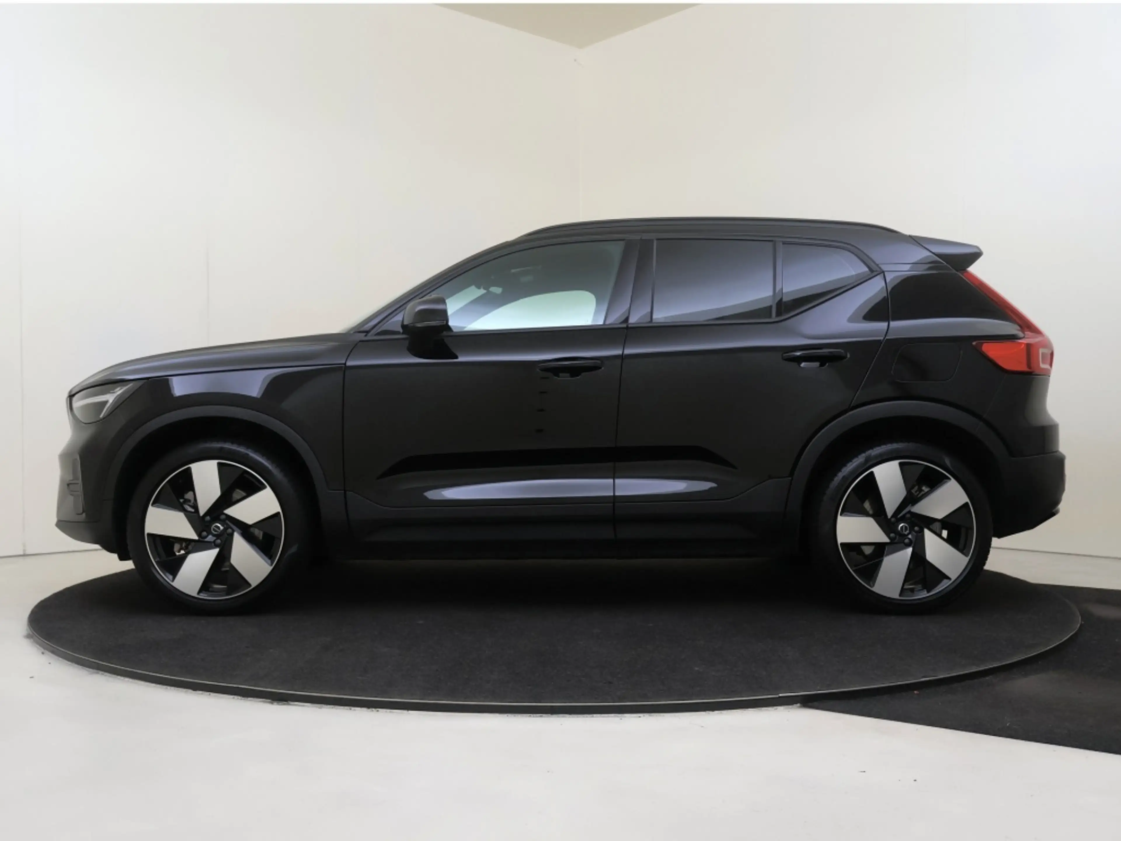 Volvo EX40 Extended Core 82 kWh | 20” | Privacy glas | — photo 2