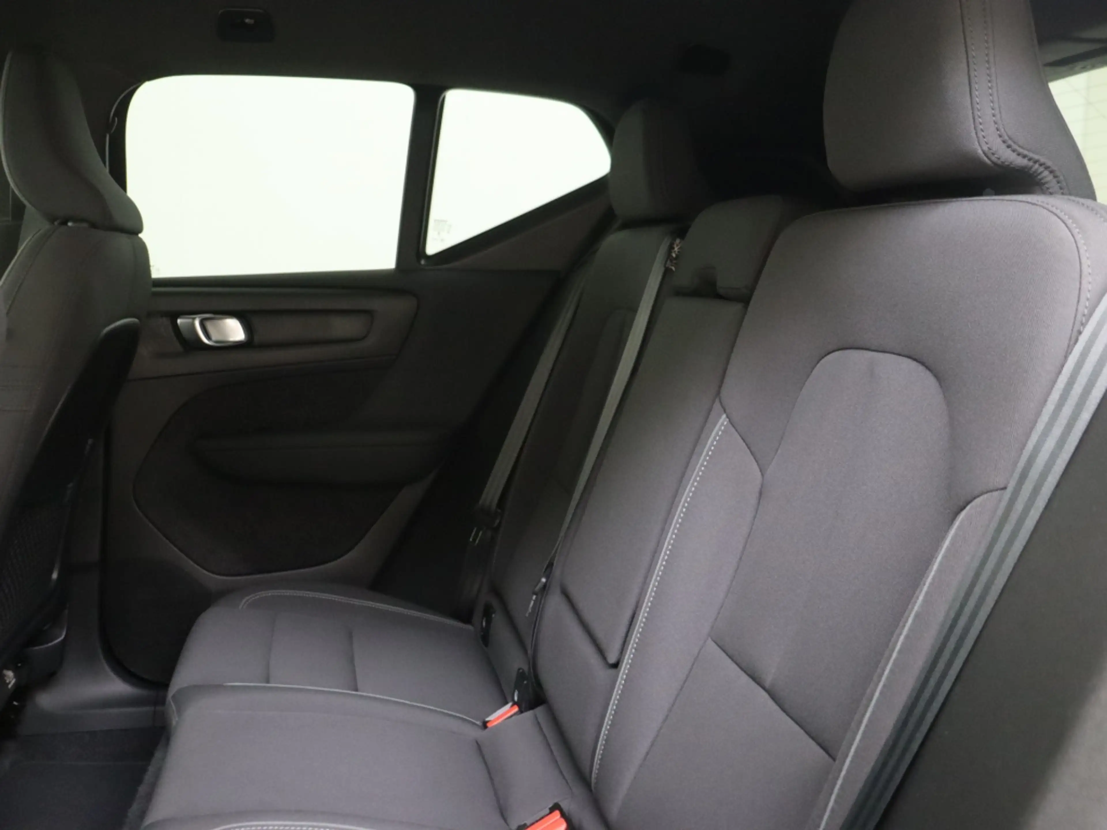 Volvo EX40 Extended Core 82 kWh | 20” | Privacy glas | — photo 7