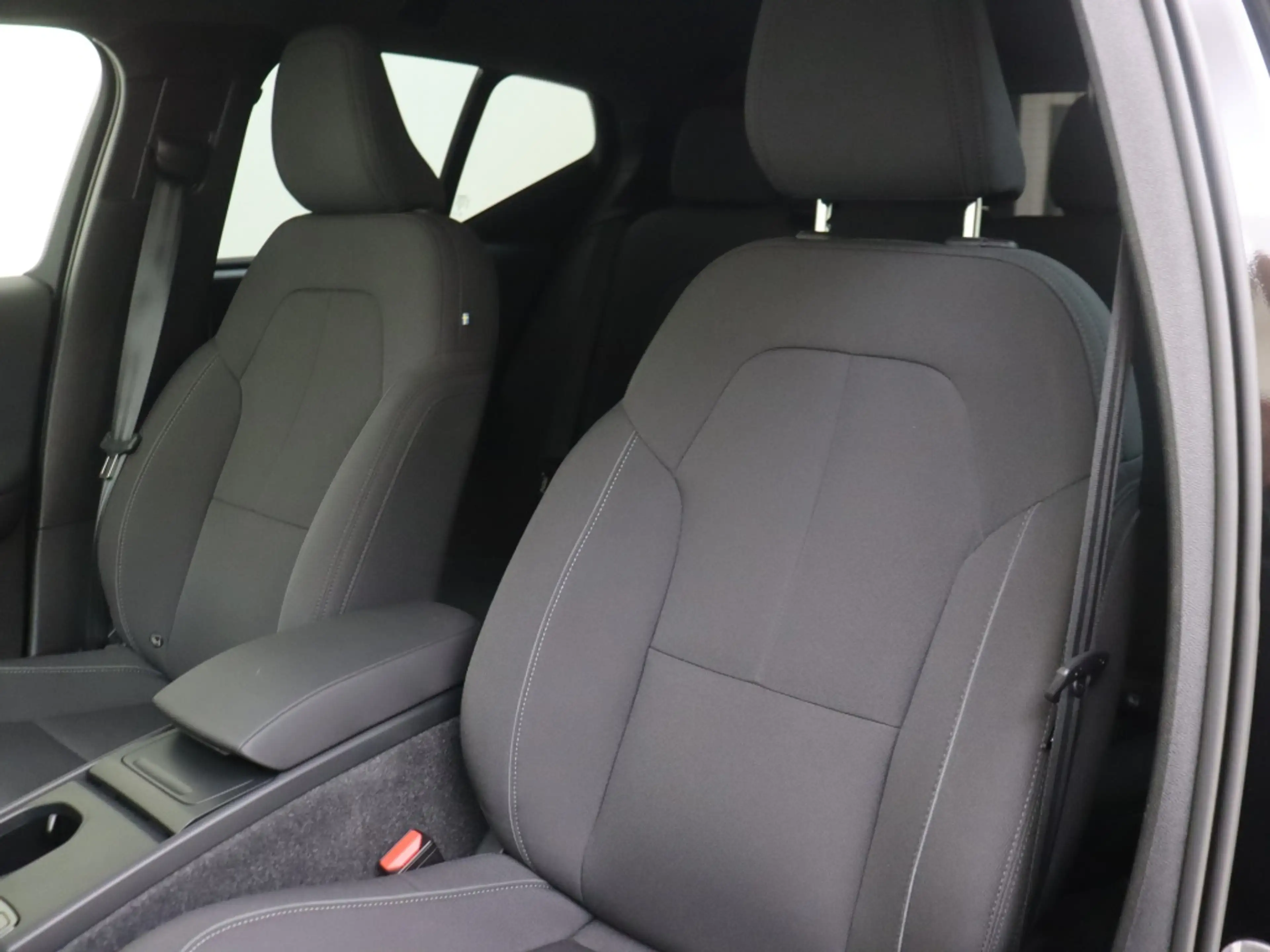 Volvo EX40 Extended Core 82 kWh | 20” | Privacy glas | — photo 15