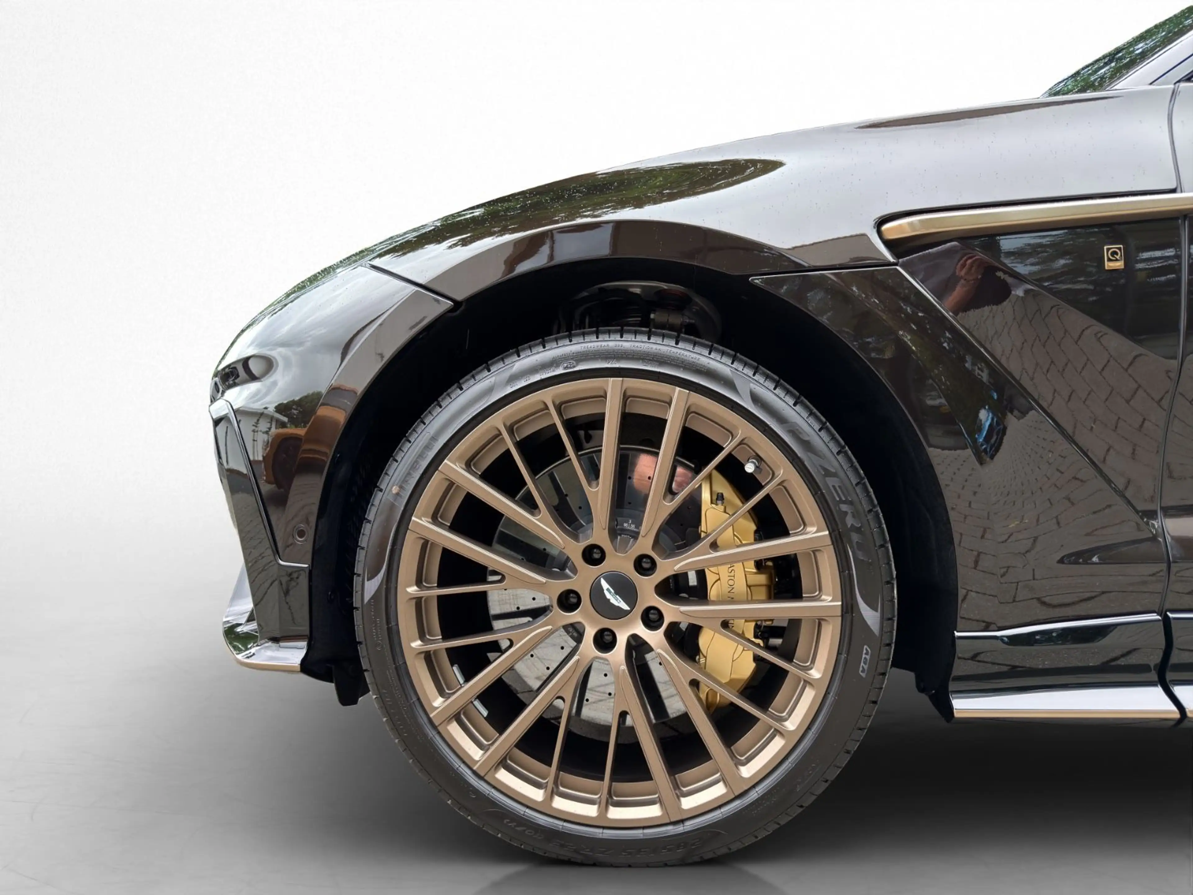 Aston Martin DBX 4.0 V8 S — photo 11