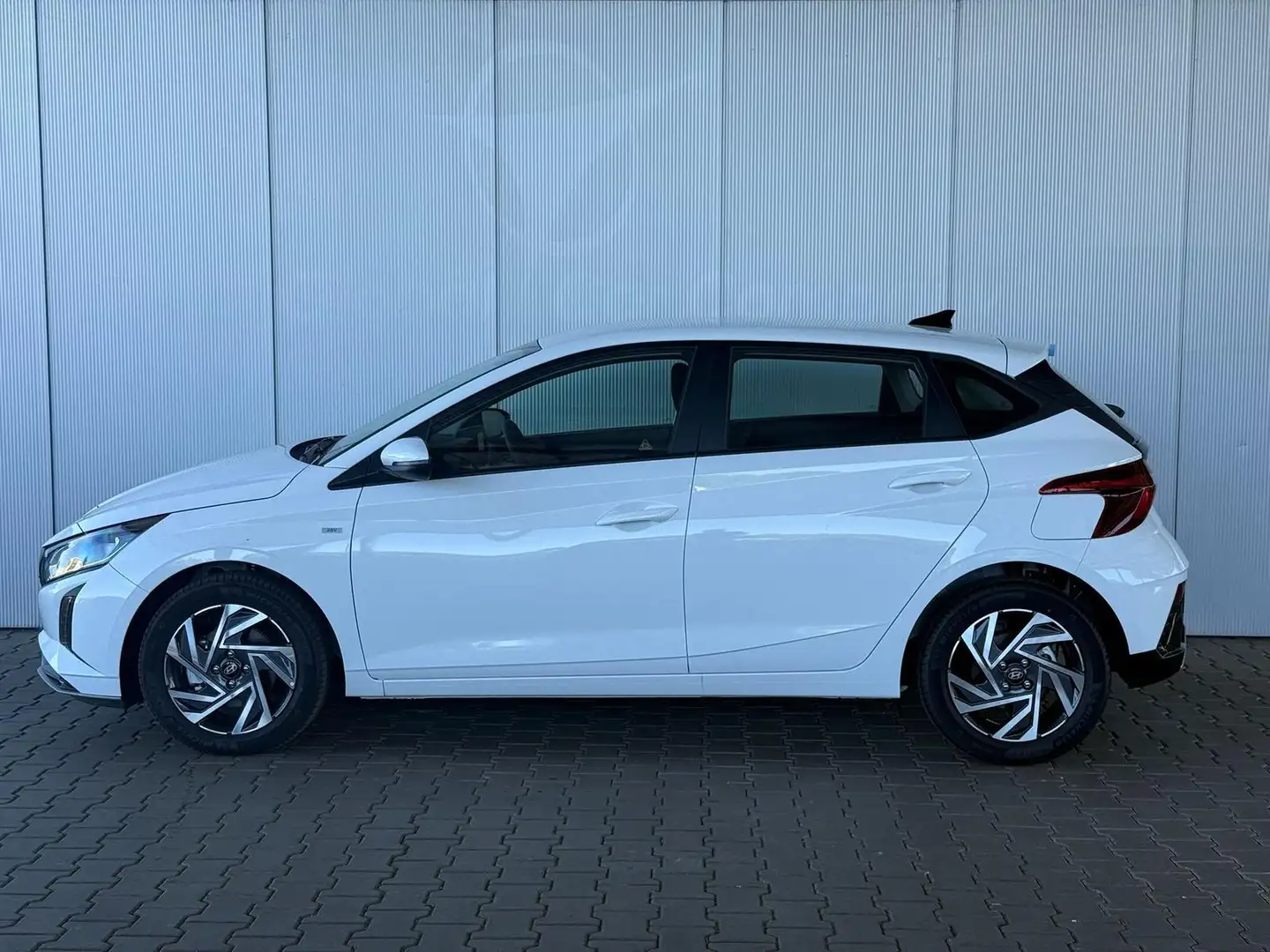 Hyundai i20 7DCT 100 PS 1.0 T-GDI mHEV Comfort Smart  / PDC... Weiß - 2