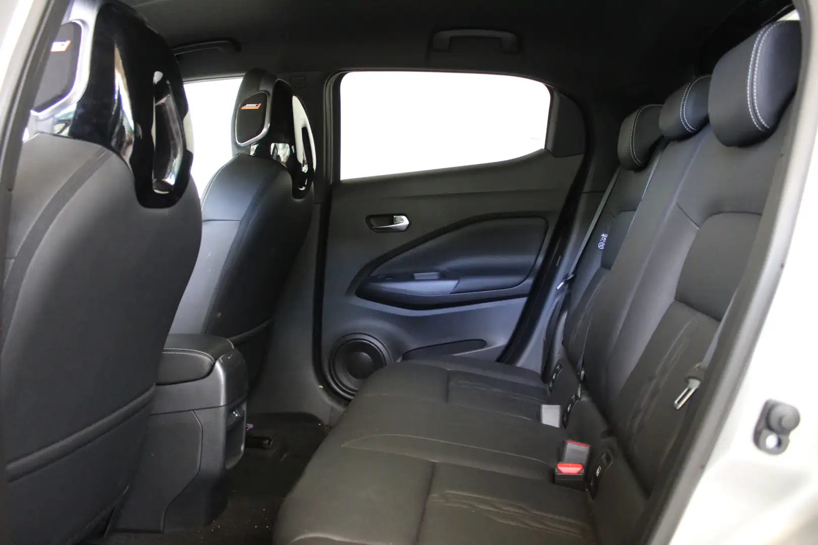 Nissan Juke 1.6 Hybrid Tekna Auto Plateado - 2