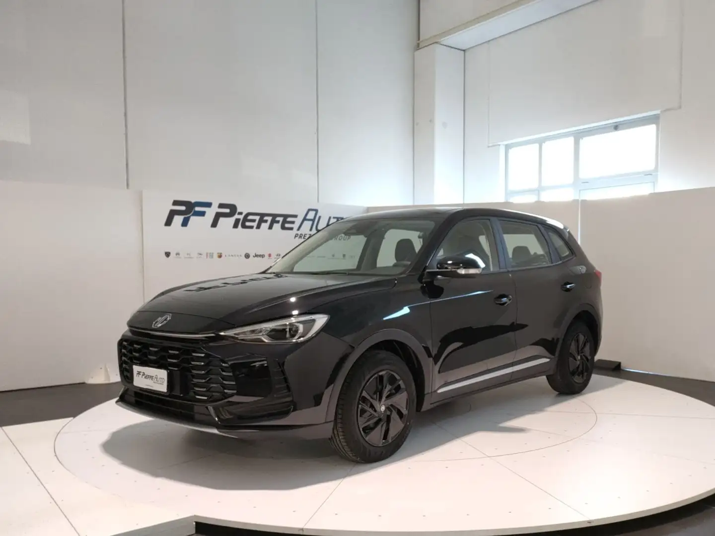 MG ZS NEW ZS ICE 1.5 MT STANDARD - PEBBLE BLACK Schwarz - 1