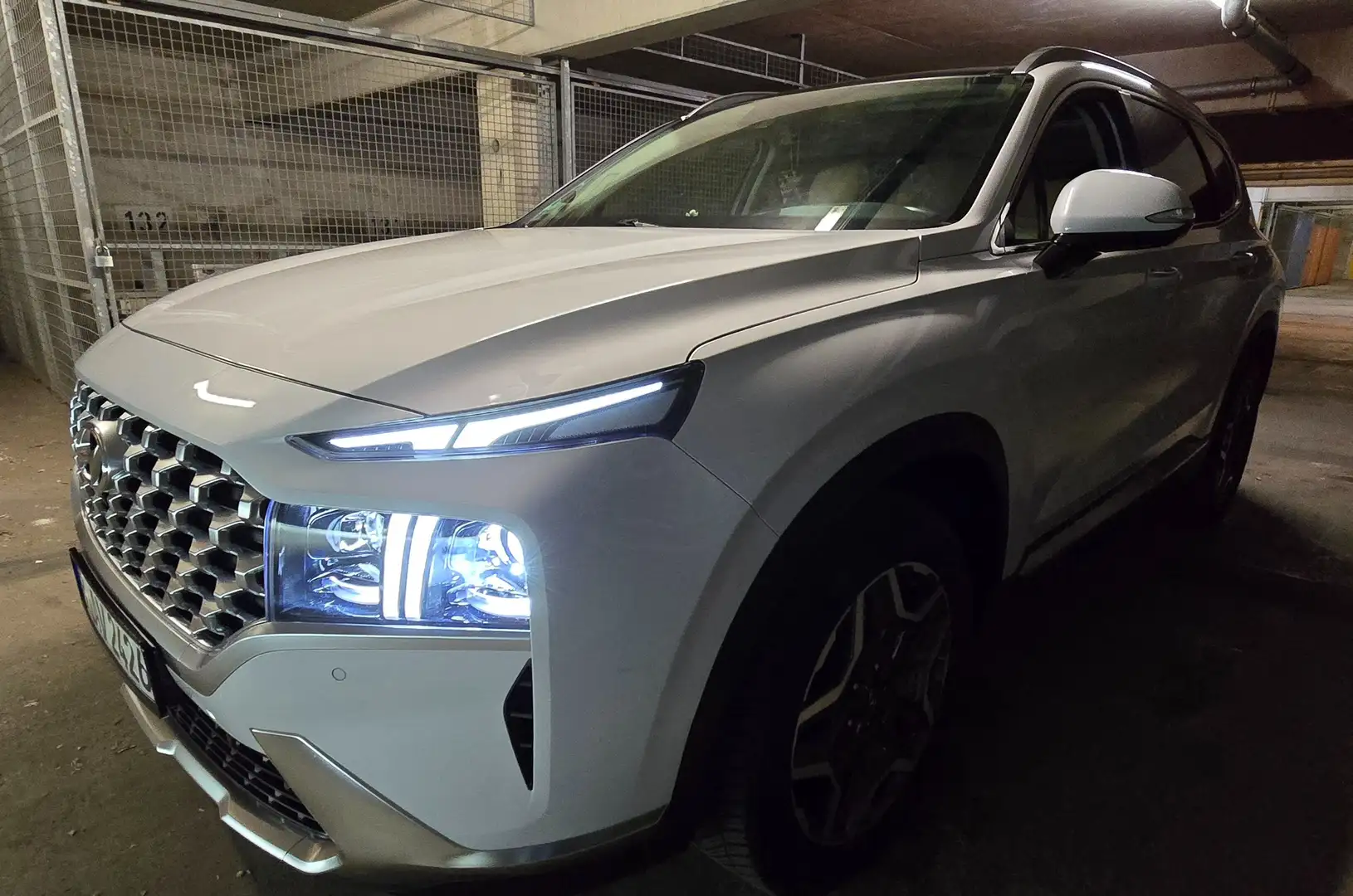 Hyundai SANTA FE Hyundai Santa Fe 1,6 T-GDI Hybrid HTRAC Weiß - 1