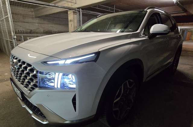 Imagine Hyundai SANTA FE Hyundai Santa Fe 1,6 T-GDI Hybrid HTRAC