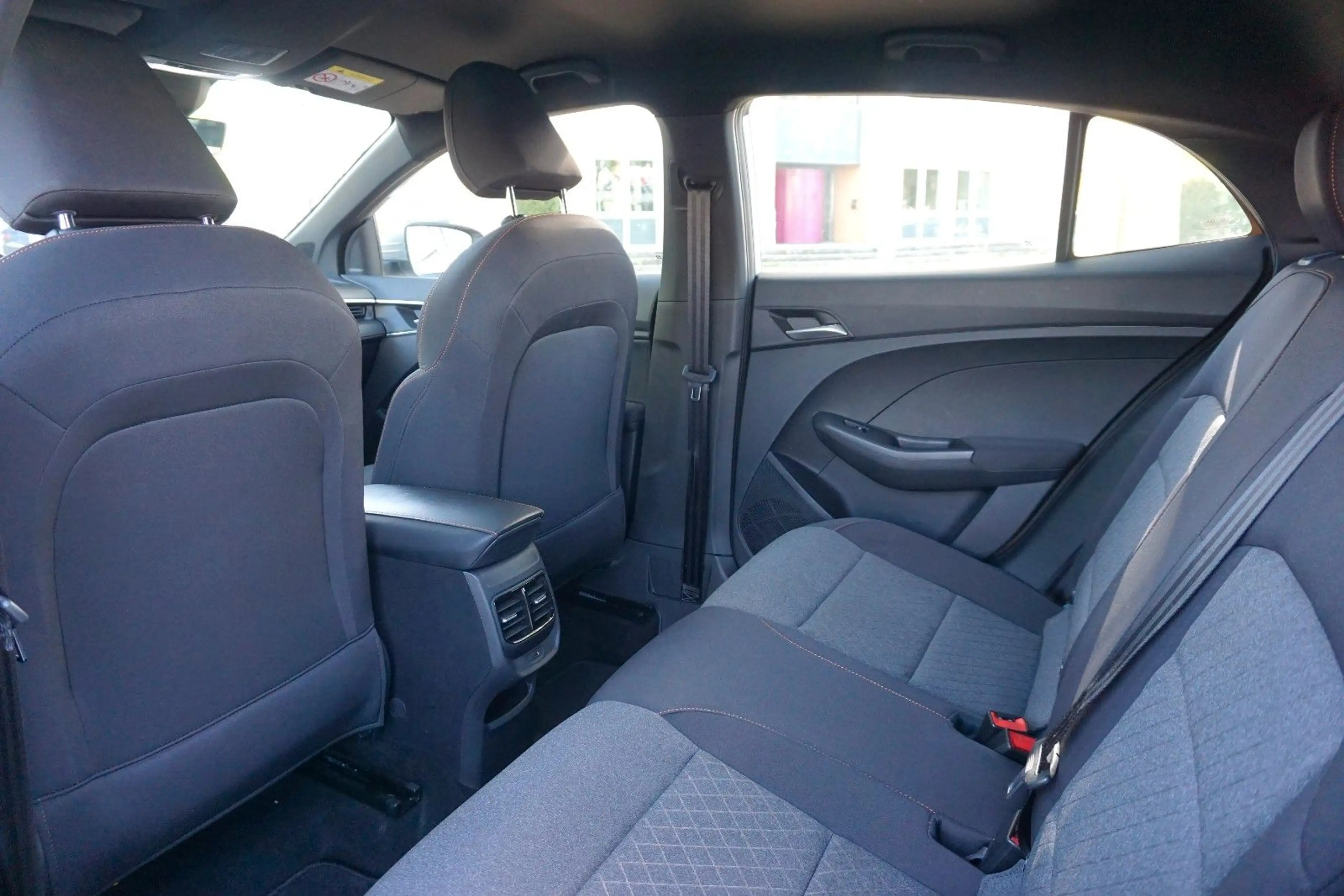 MG MG3 1.5 Hybrid+ 143 kW Comfort / 1.HD / Kam. / — photo 10