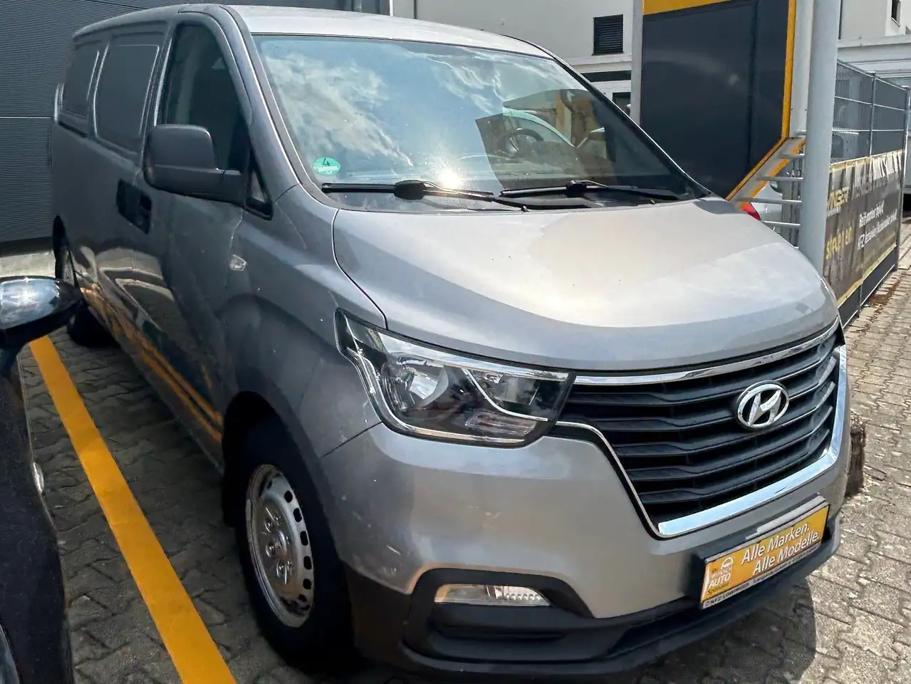 Hyundai H-1