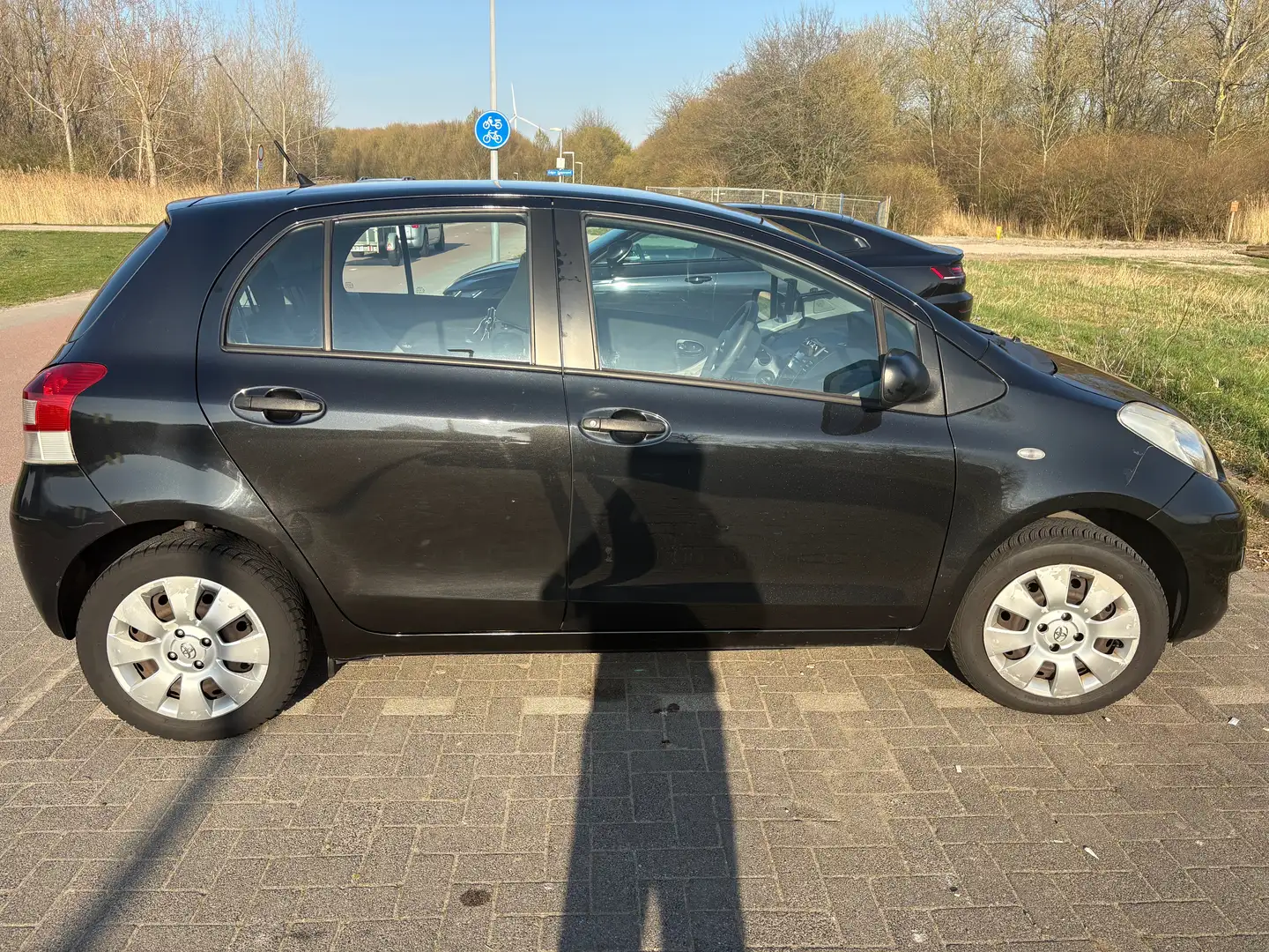 Toyota Yaris Yaris 1.3 VVTi Comfort Zwart - 2
