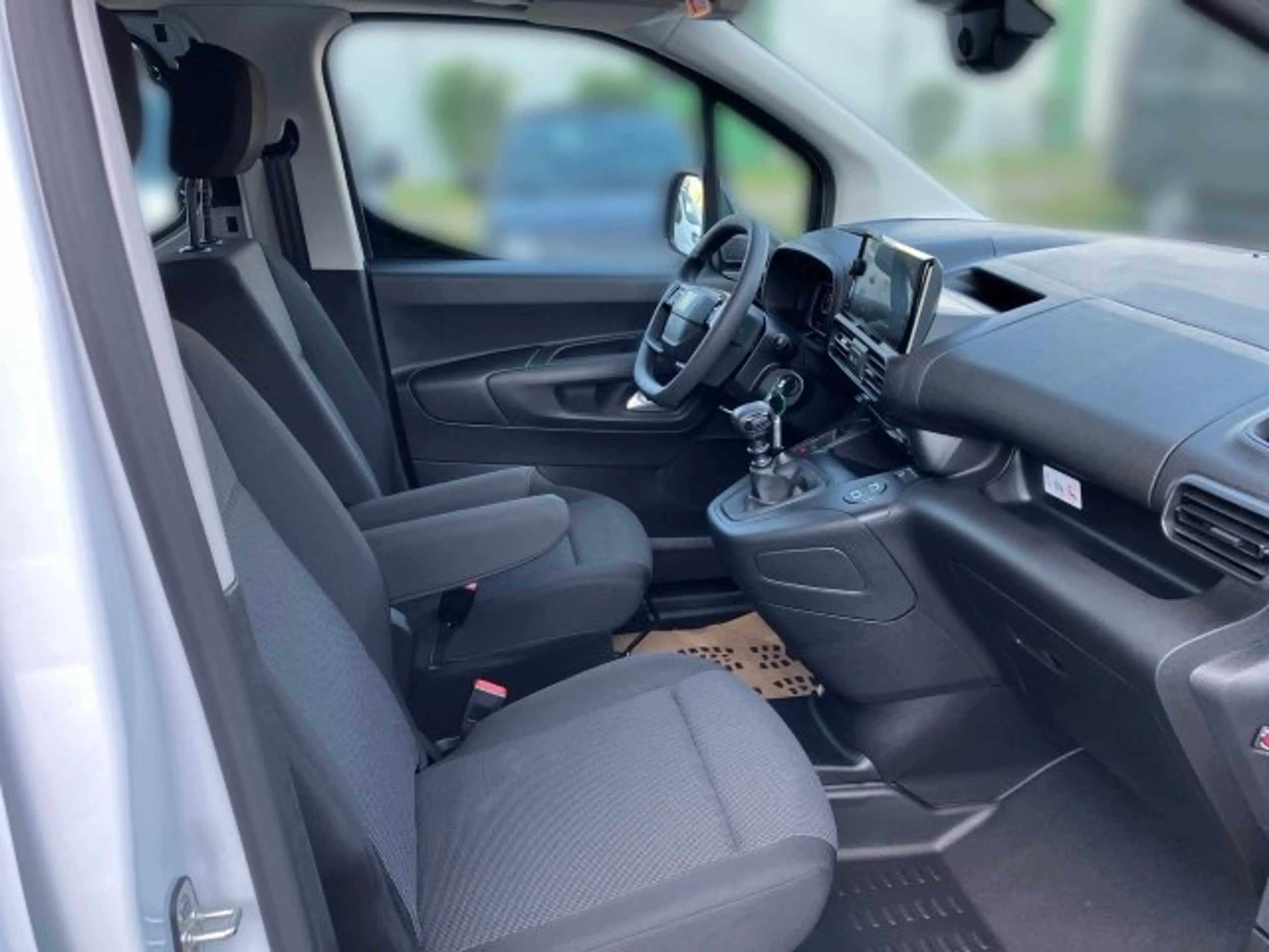 Fiat Doblo DoKa Serie 3 L2 BlueHDI 100 MT — photo 5