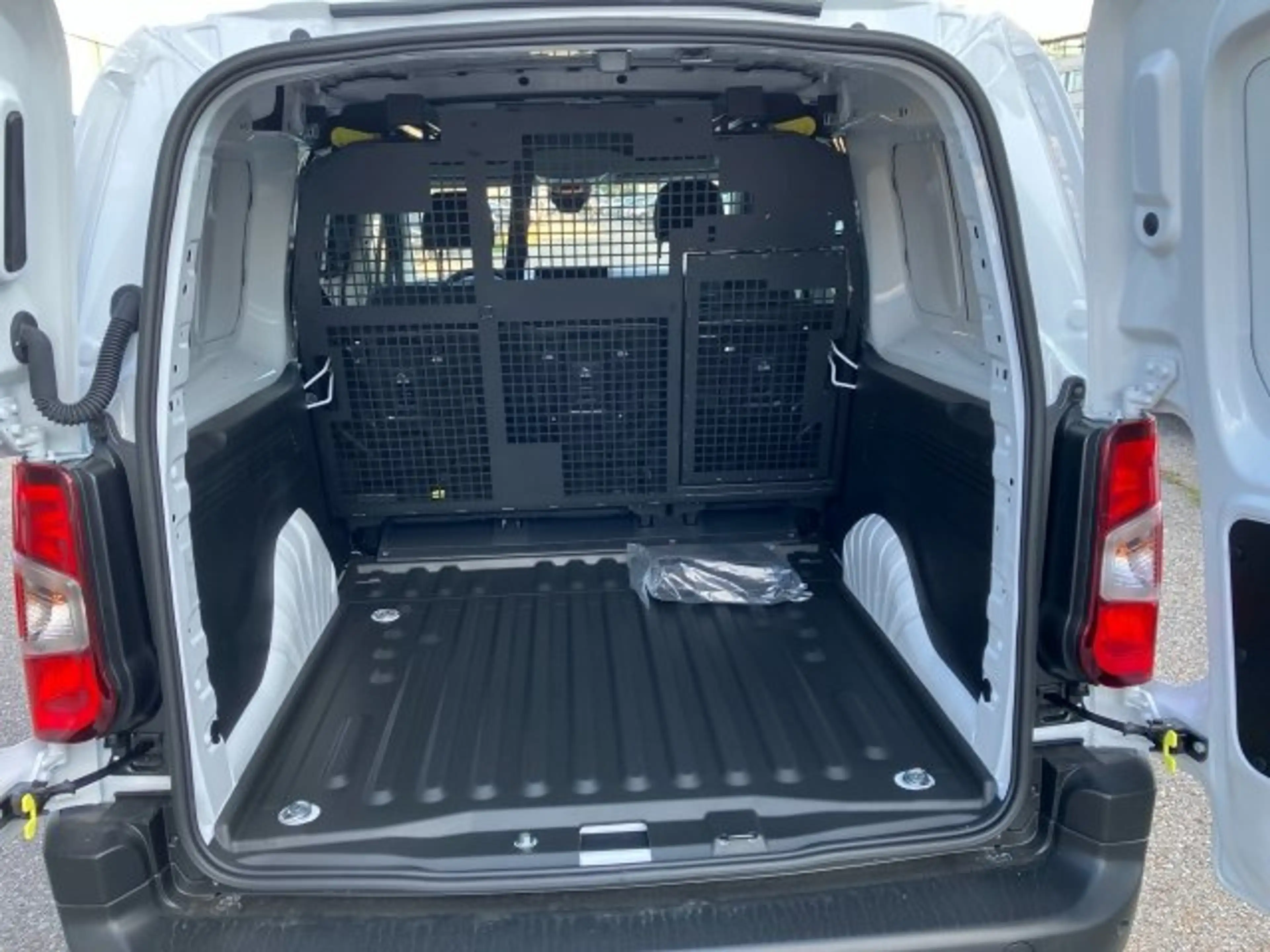 Fiat Doblo DoKa Serie 3 L2 BlueHDI 100 MT — photo 9