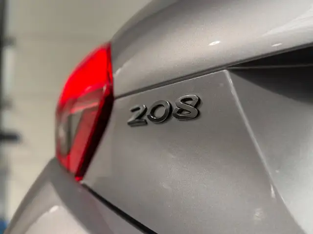 Peugeot 208 view 13