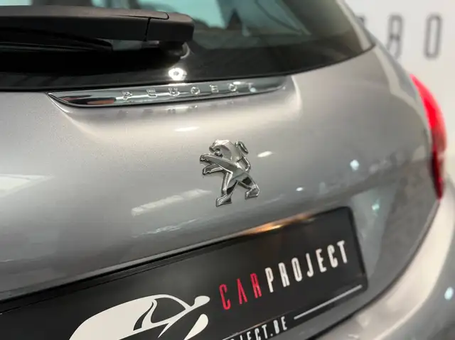 Peugeot 208 view 12