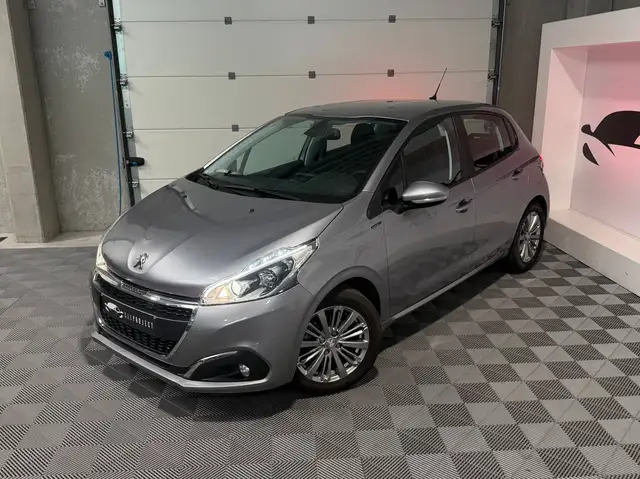 Peugeot 208 view 2