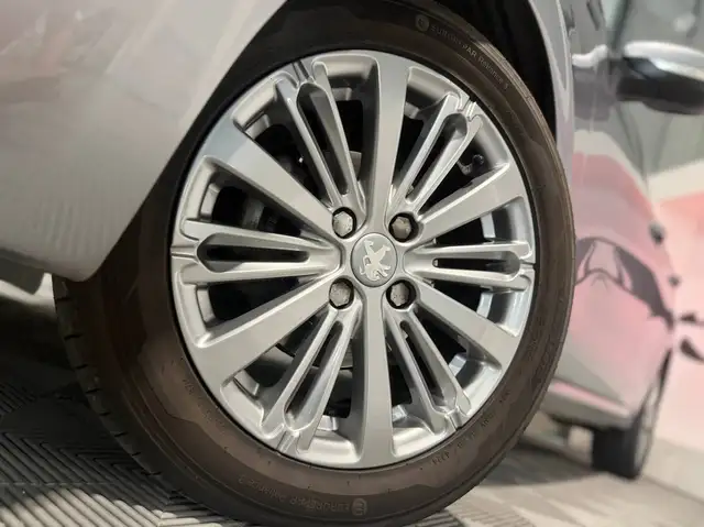 Peugeot 208 view 7